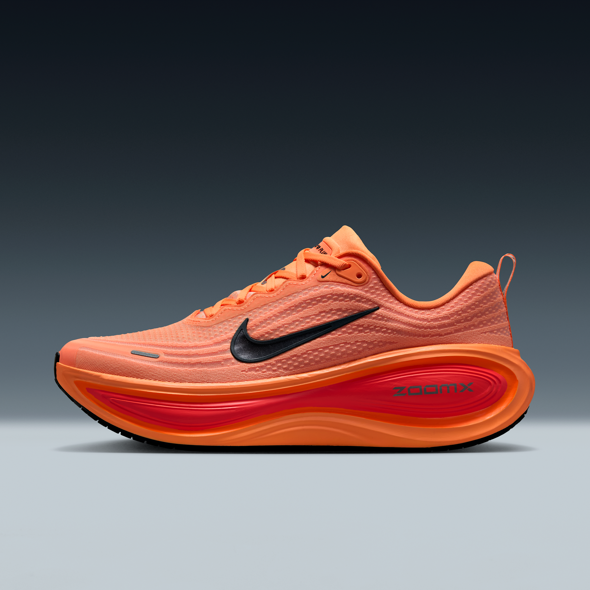Thumbnail - Nike Vomero Plus Straßenlaufschuh (Herren) - Orange