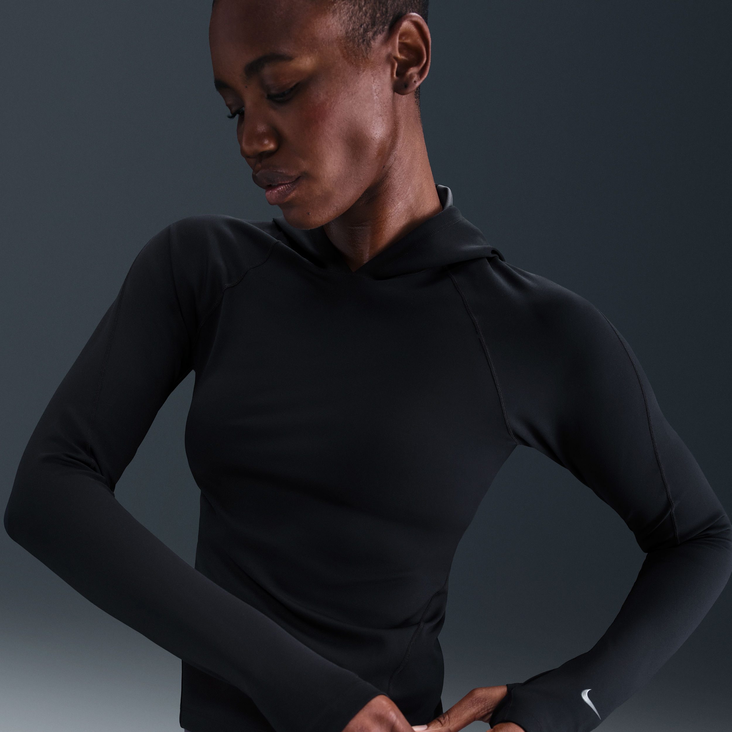 Thumbnail - Nike Universa Dri-FIT Longsleeve in schmaler Passform mit Kapuze (Damen) - Schwarz