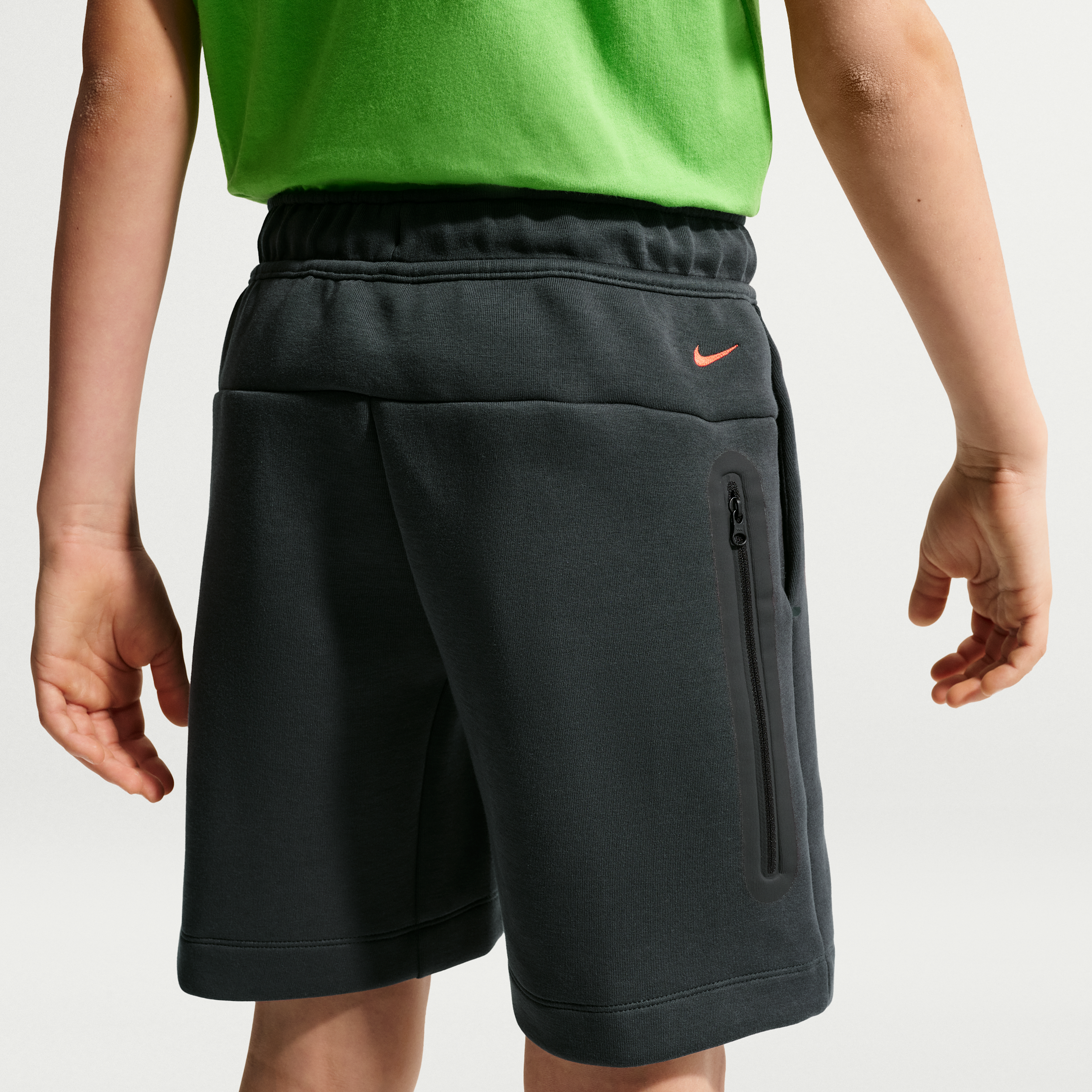 Thumbnail - Nike Tech Fleece Shorts für ältere Kinder (Jungen) - Grau