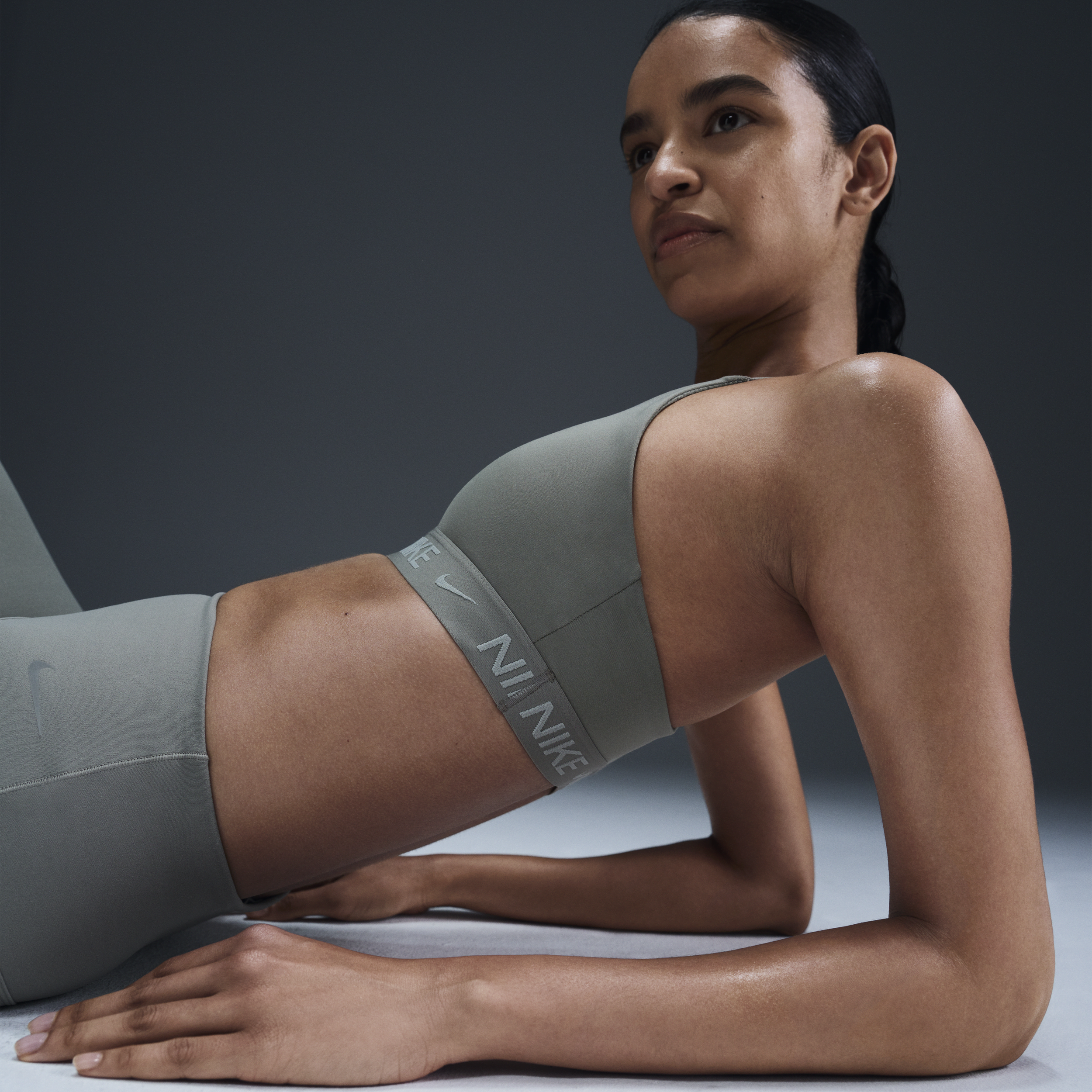 Brassière de sport réglable rembourrée à maintien léger Nike Indy pour femme - Vert