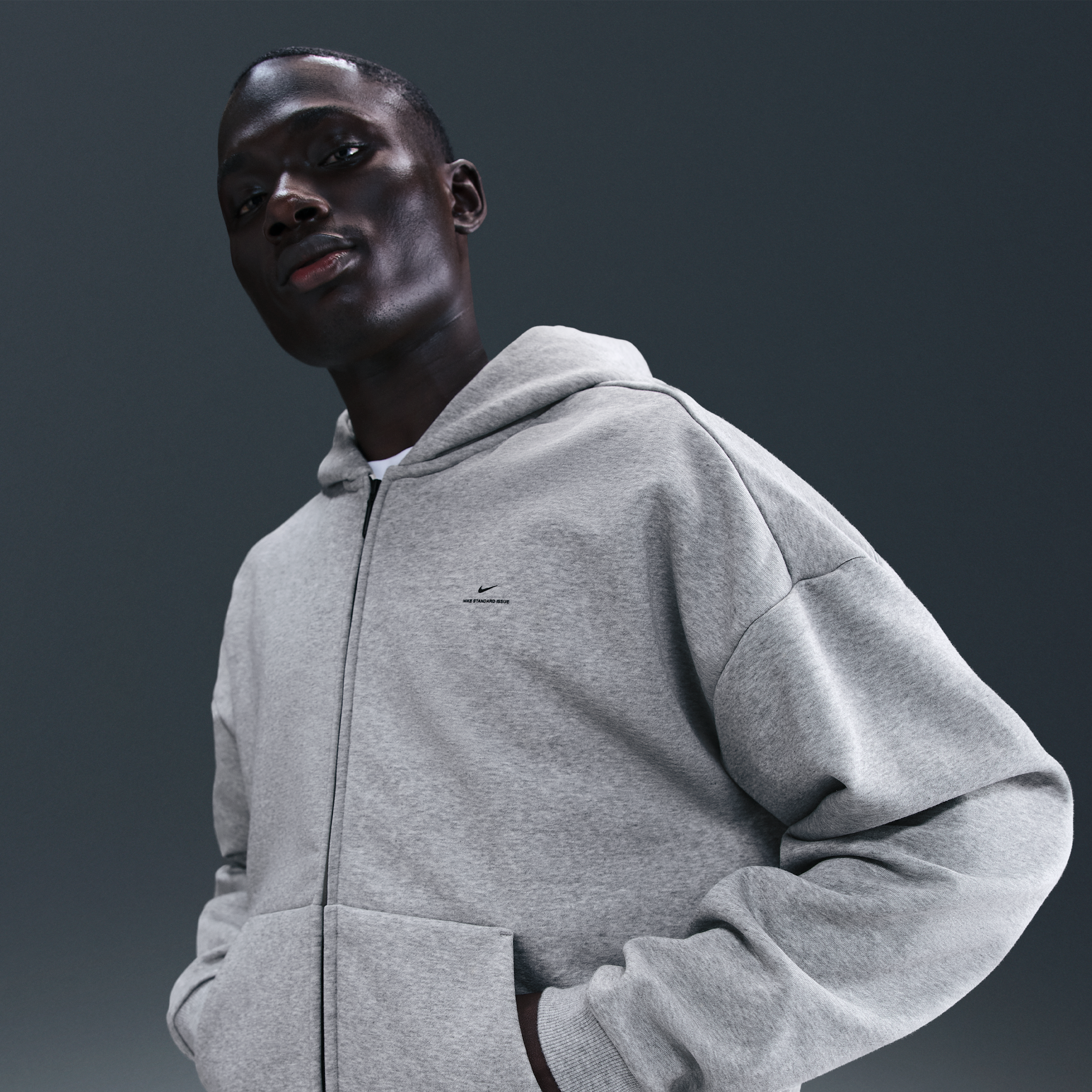Thumbnail - Nike Standard Issue Therma-FIT-Basketball-Kapuzenjacke für Herren - Grau