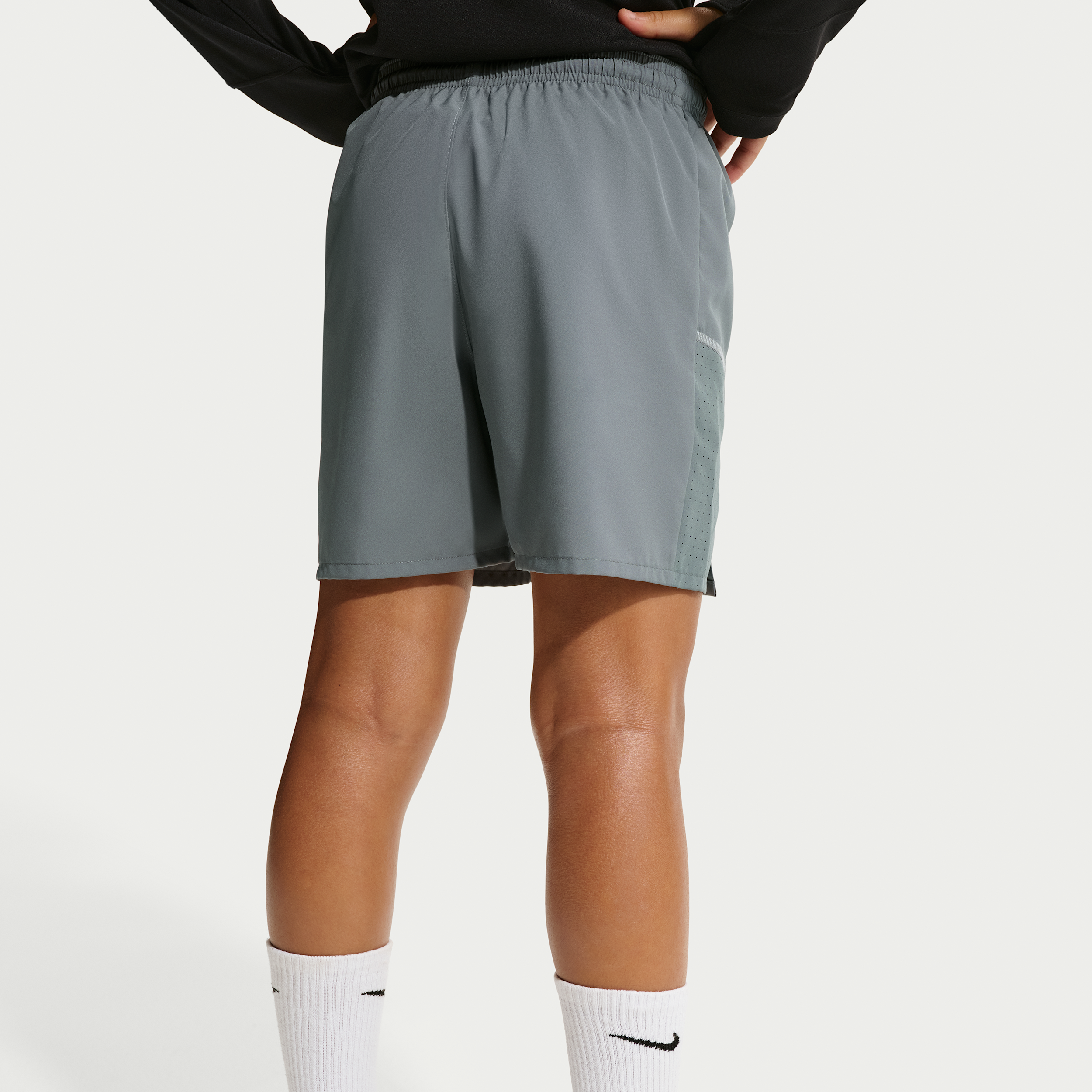 Thumbnail - Nike Miler Dri-FIT Trainingsshorts (ältere Kinder) - Grau