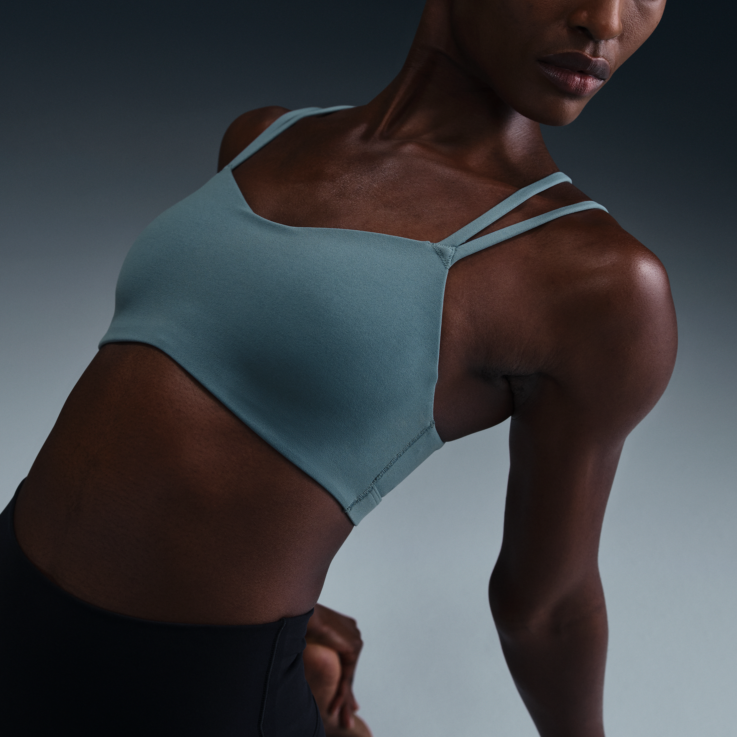Brassière de sport rembourrée à maintien léger Nike Zenvy Strappy pour femme - Bleu