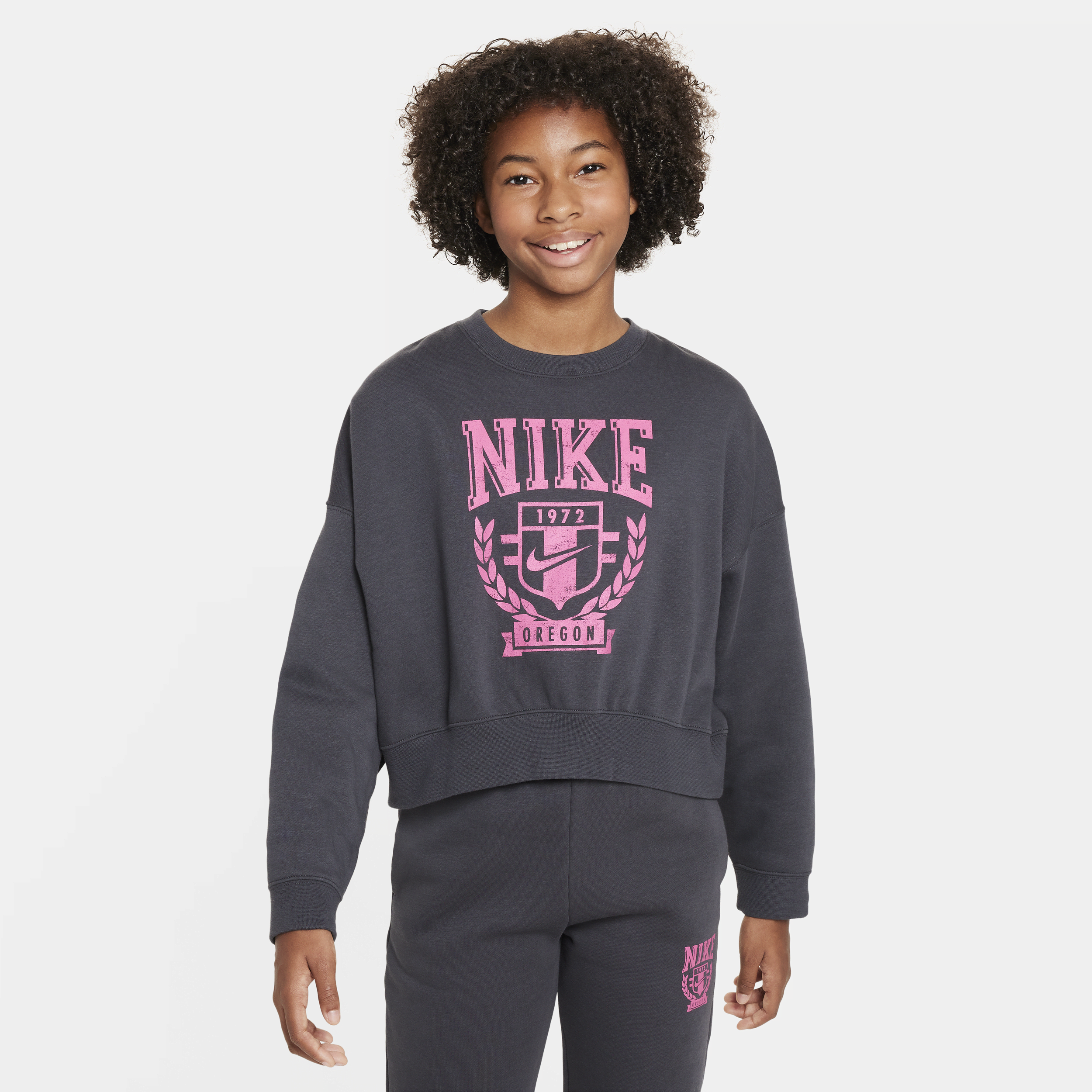 Nike Sportswear oversized sweatshirt van fleece met ronde hals voor meisjes Grijs