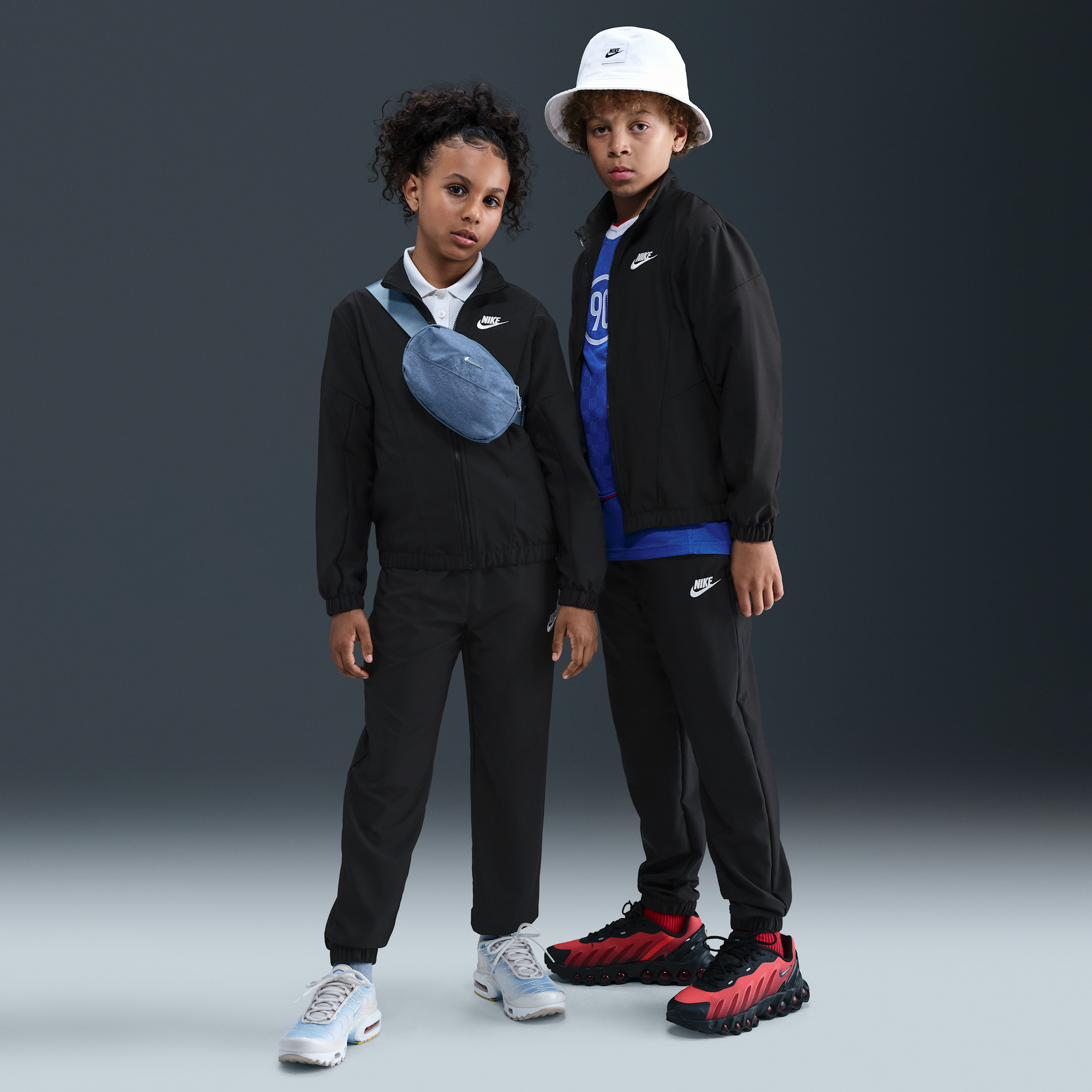 Nike Sportswear Geweven trainingspak voor kids Zwart