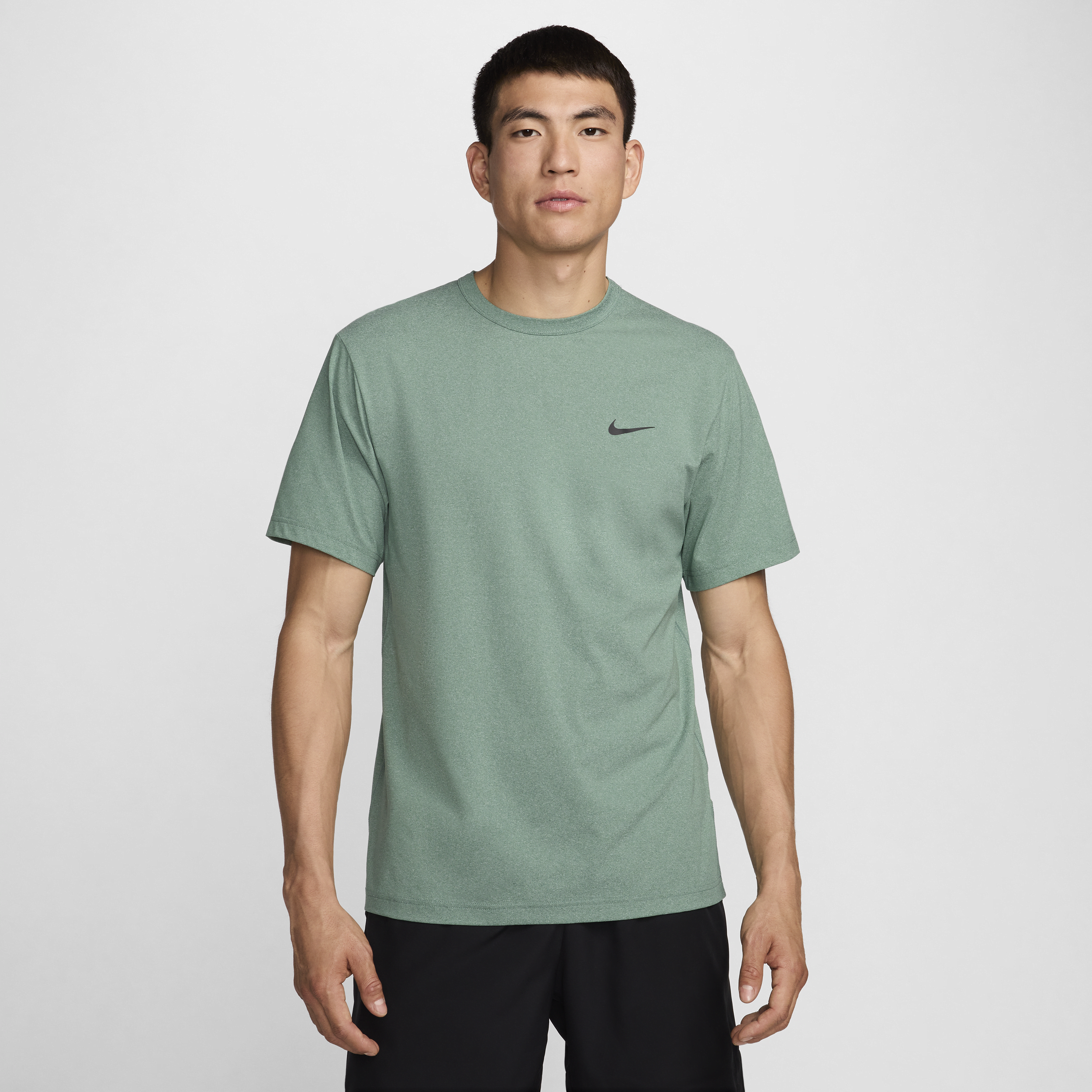 Nike Hyverse Dri-FIT UV multifunctionele herentop met korte mouwen Groen