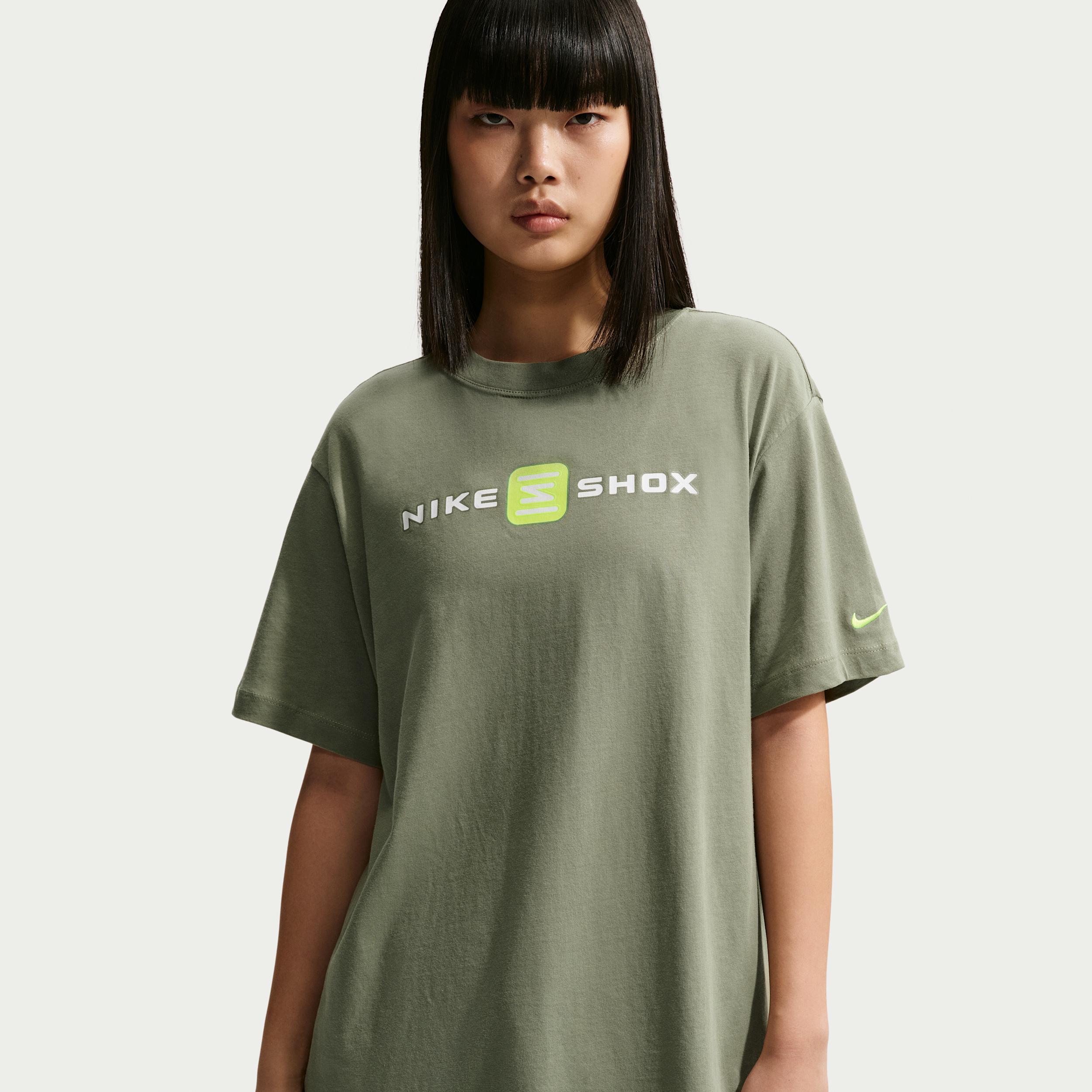 Thumbnail - Nike T-Shirt mit Grafik für Damen - Grau