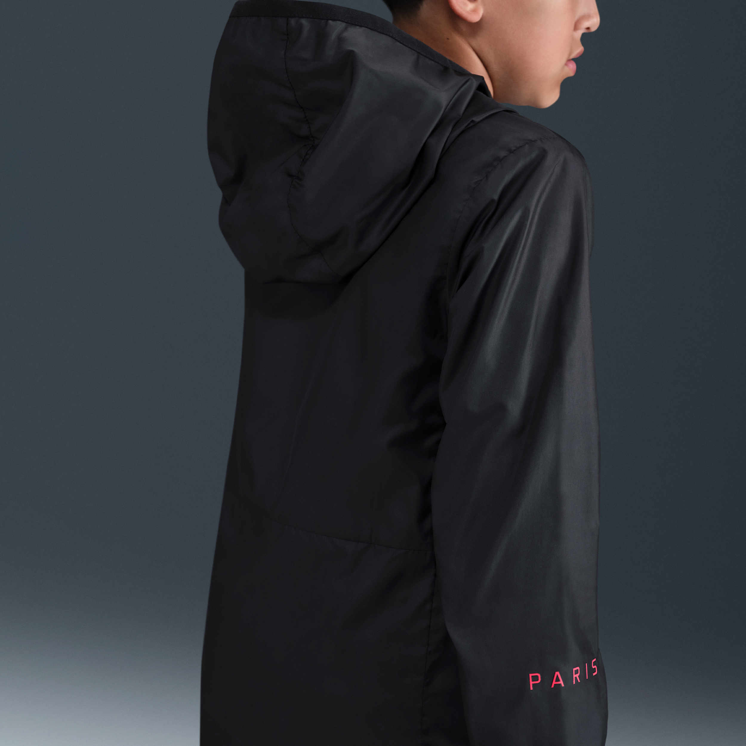 Thumbnail - Paris Saint-Germain Academy Pro Third Nike Total 90 Fußball-Regenjacke mit Kapuze (ältere Kinder) - Schwarz