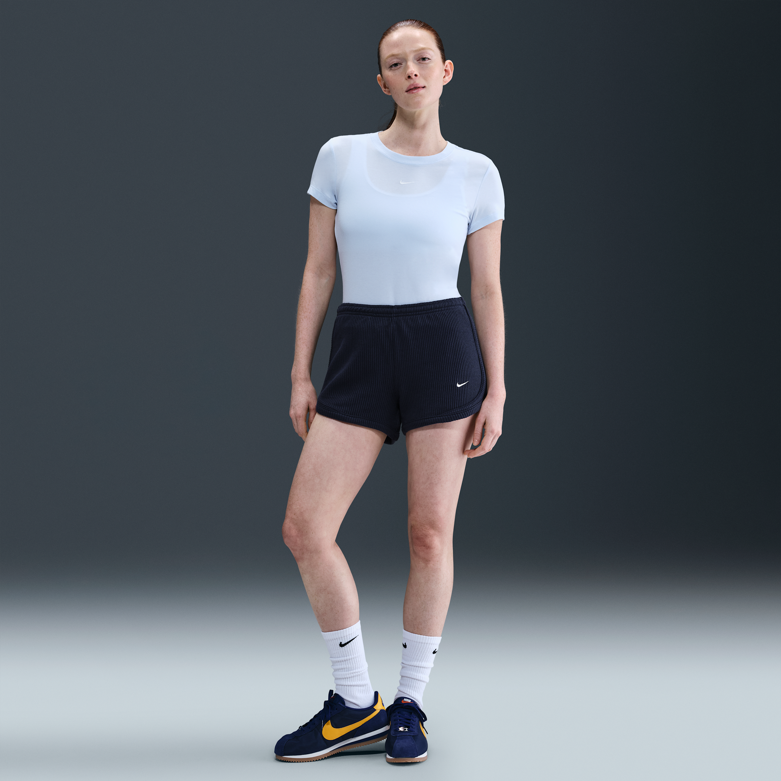 Nike Sportswear Chill Waffle damesshorts met halfhoge taille (8 cm) - Blauw