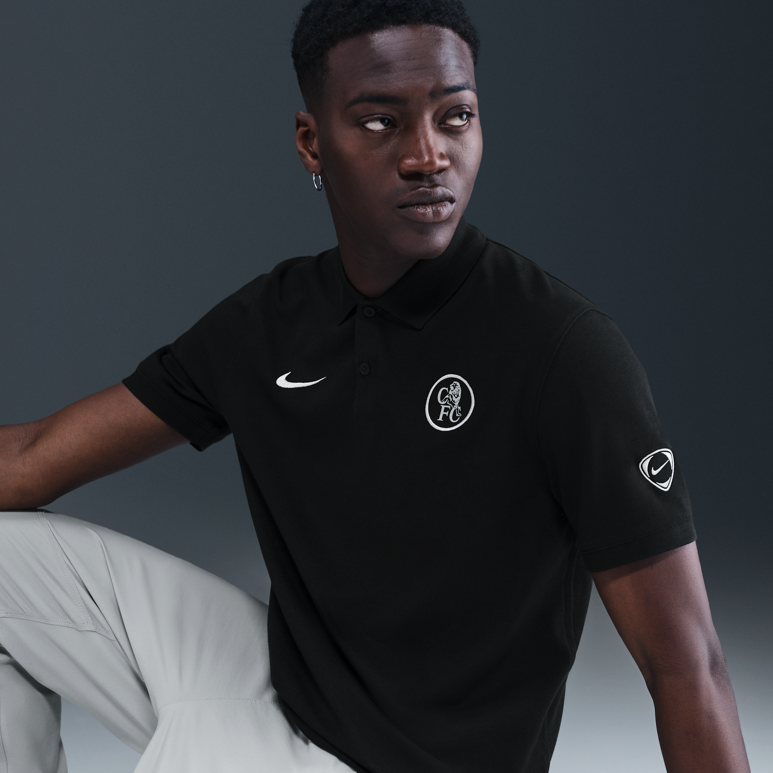 Thumbnail - FC Chelsea The Nike Polo Third Nike Dri-FIT Fußball-Poloshirt (Herren) - Schwarz