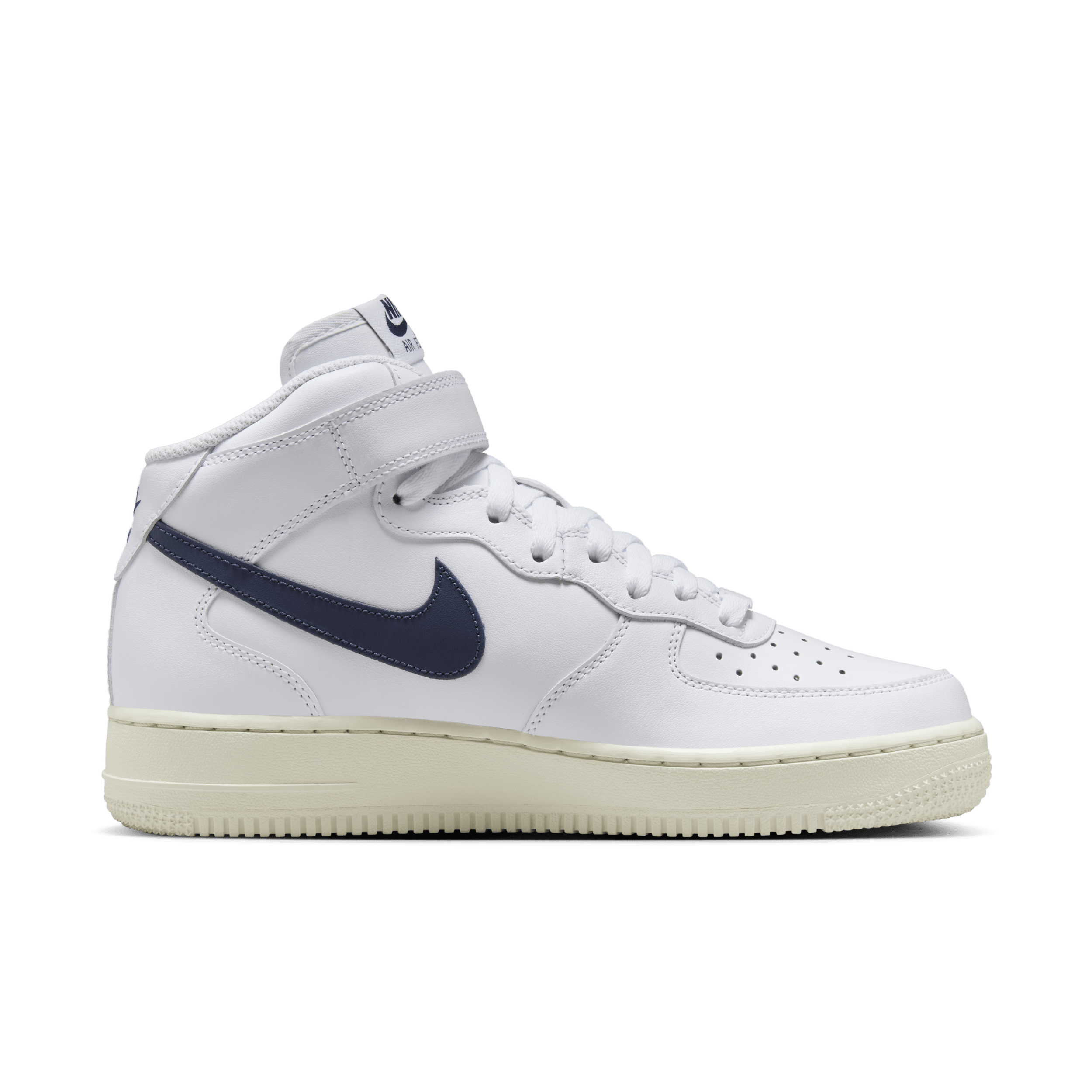 Chaussure Nike Air Force 1 '07 Mid pour Femme - Blanc