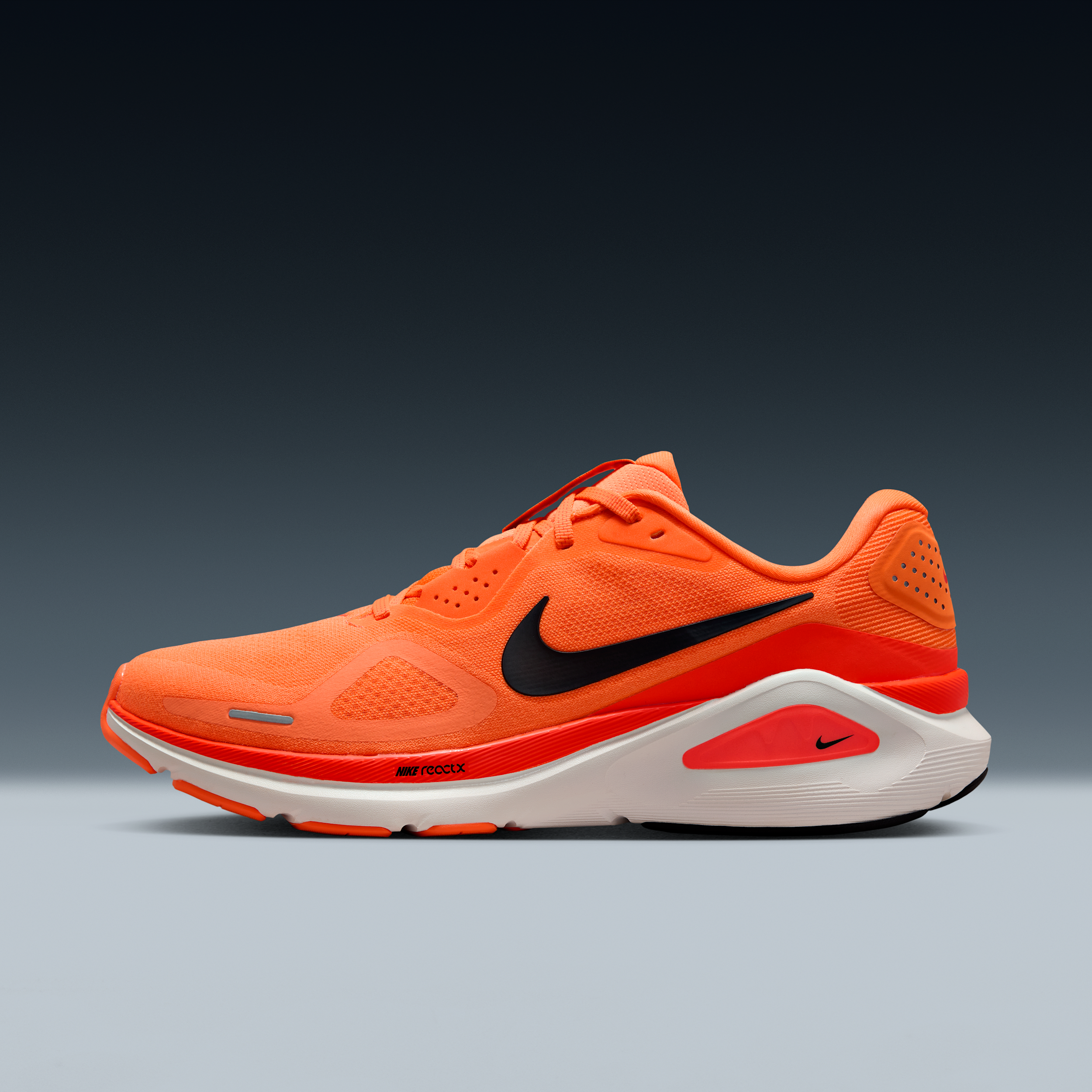 Thumbnail - Nike Structure 26 Straßenlaufschuh (Herren) - Orange