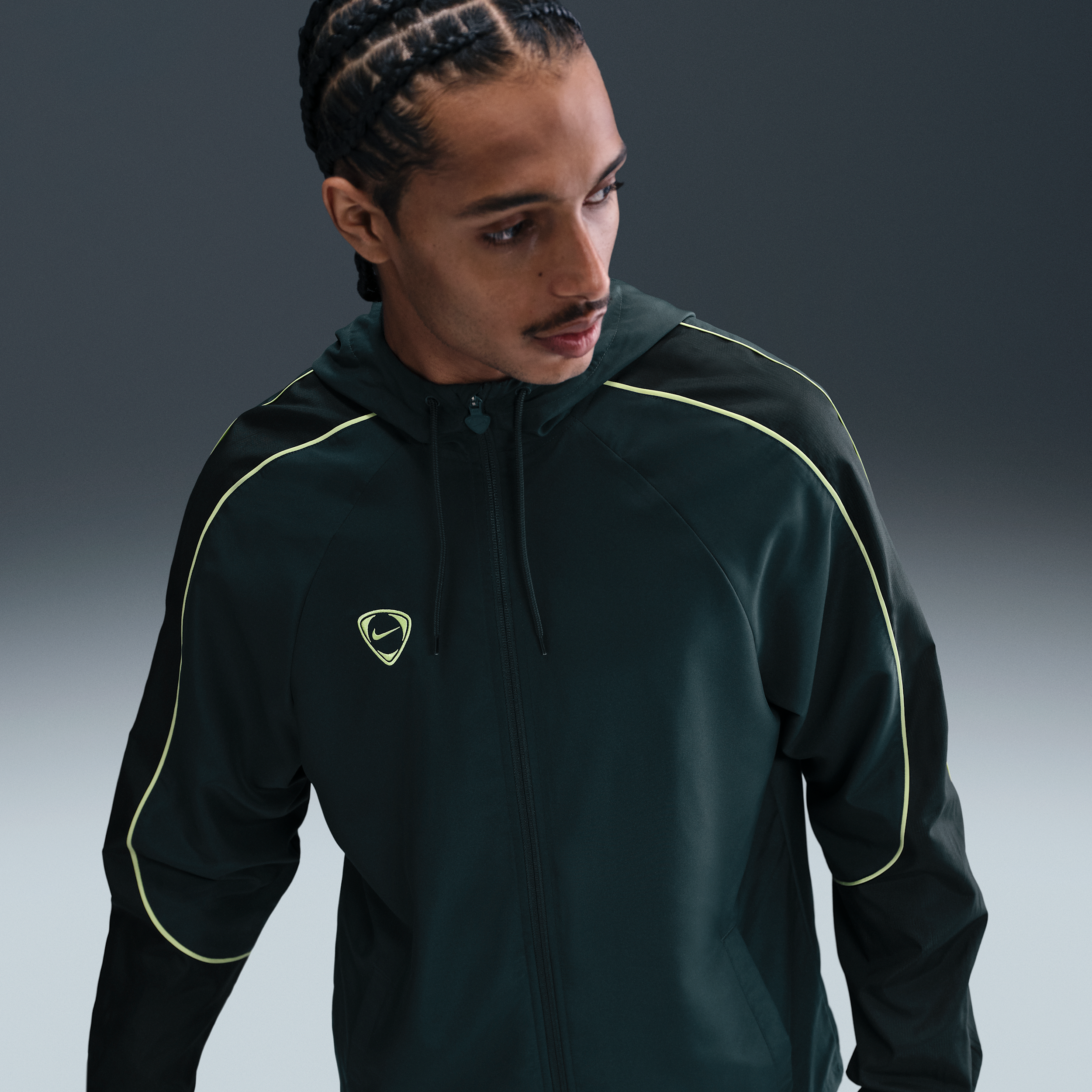 Thumbnail - Nike Academy+ Web-Fußballjacke mit Repel-Technologie (Herren) - Grün