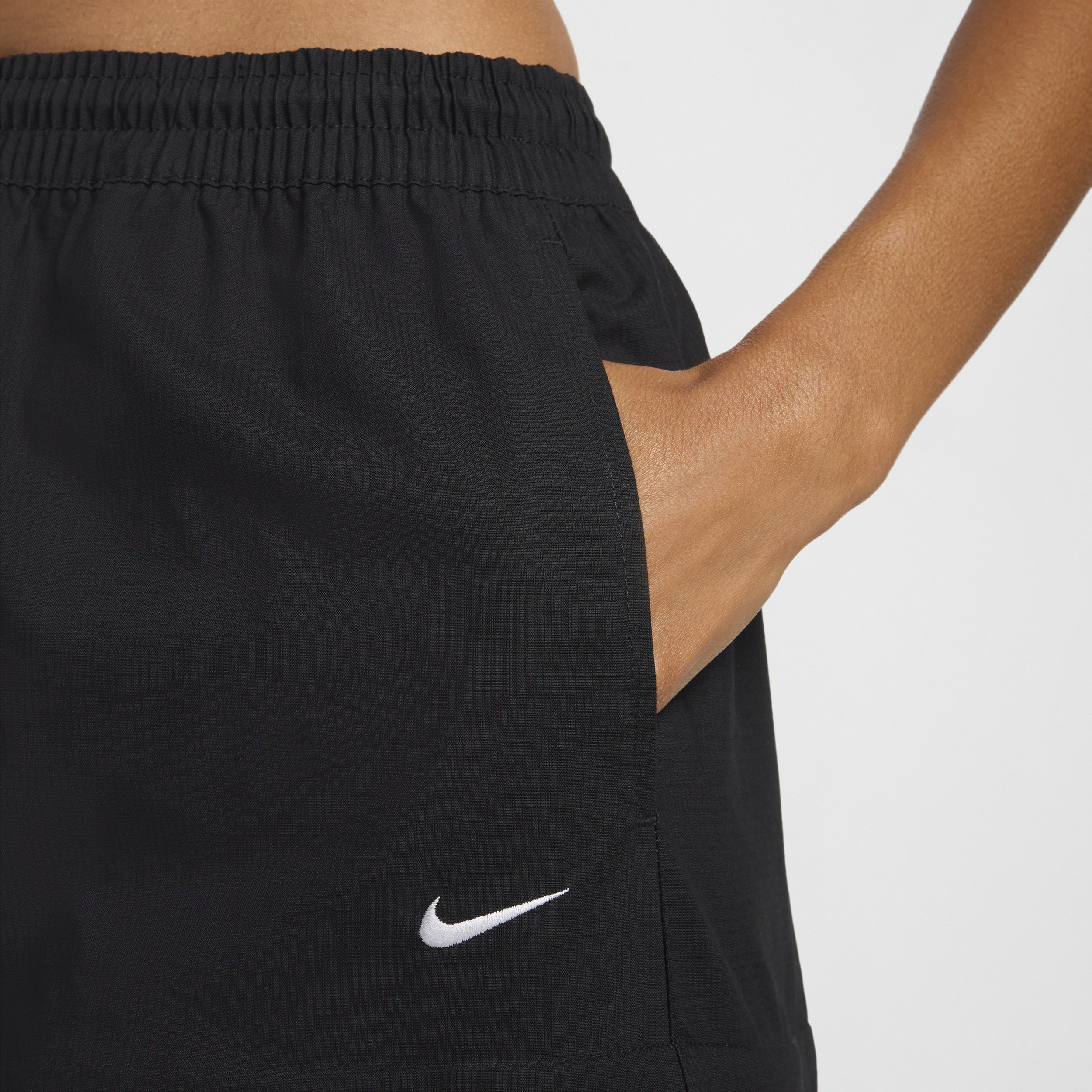 Jupe cargo mi-longue tissée à taille mi-haute Nike Sportswear Essential pour femme - Noir