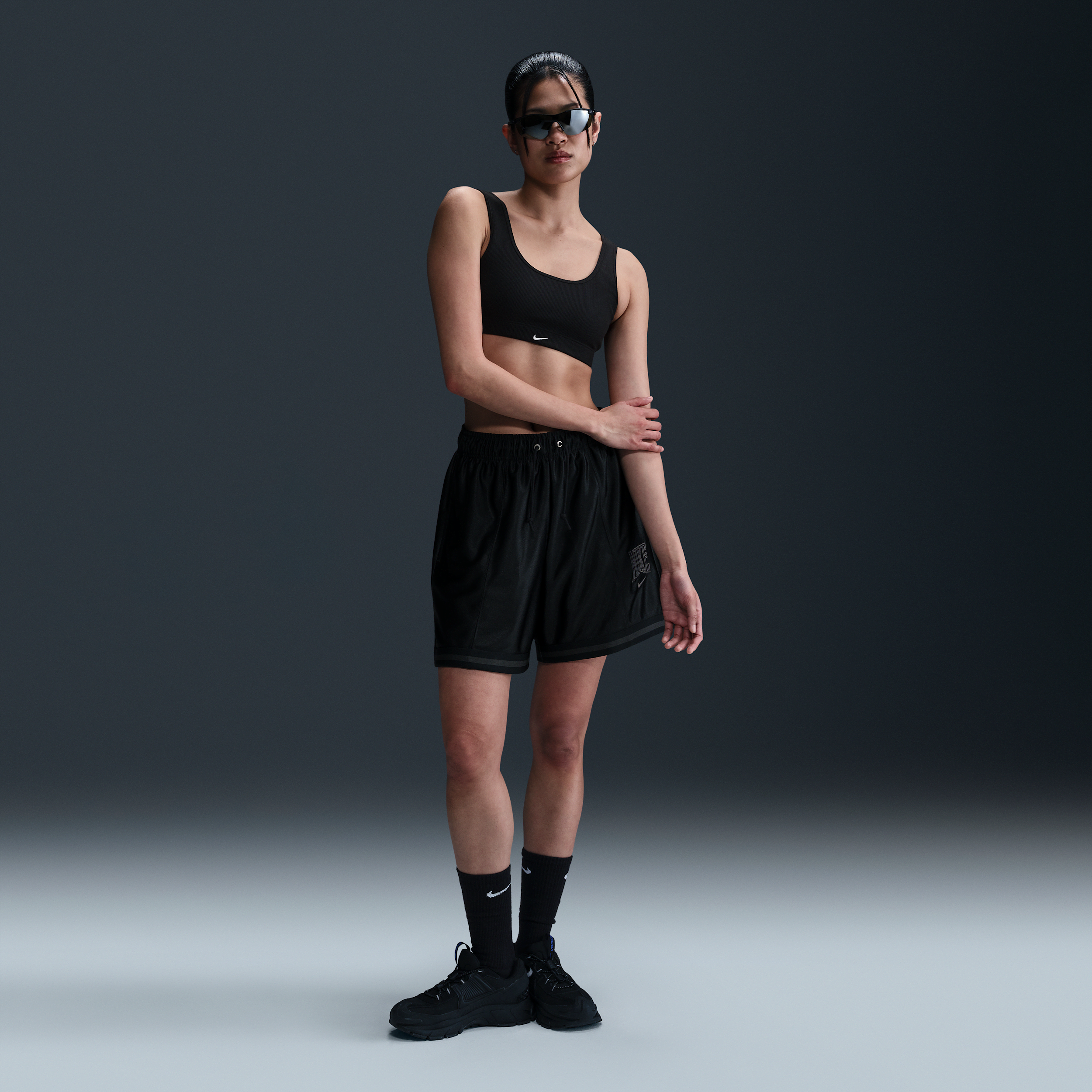Nike Sportswear ruimvallende shorts met halfhoge taille en graphic voor dames - Zwart