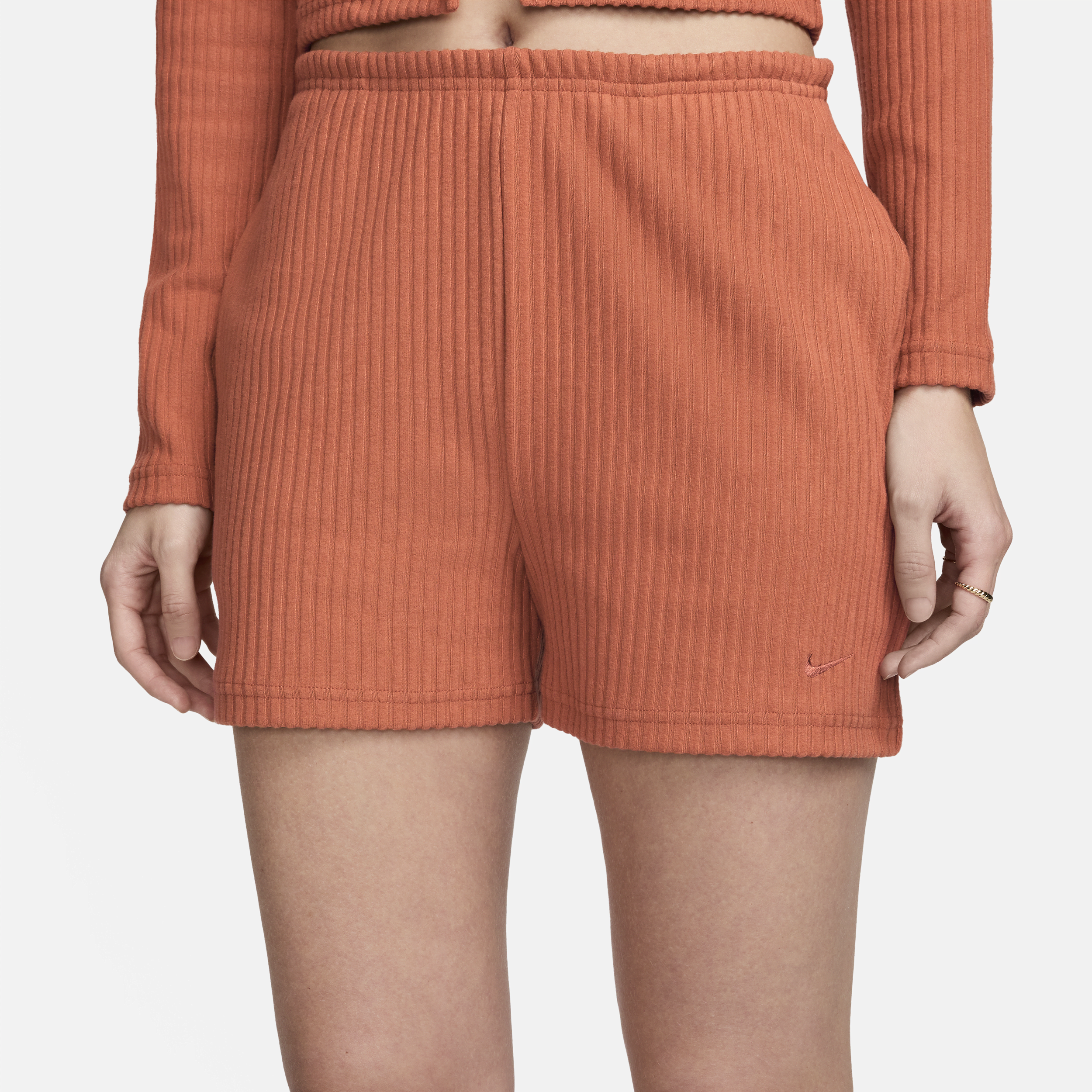 Nike Sportswear Chill Knit geribbelde damesshorts met hoge taille (8 cm) Oranje