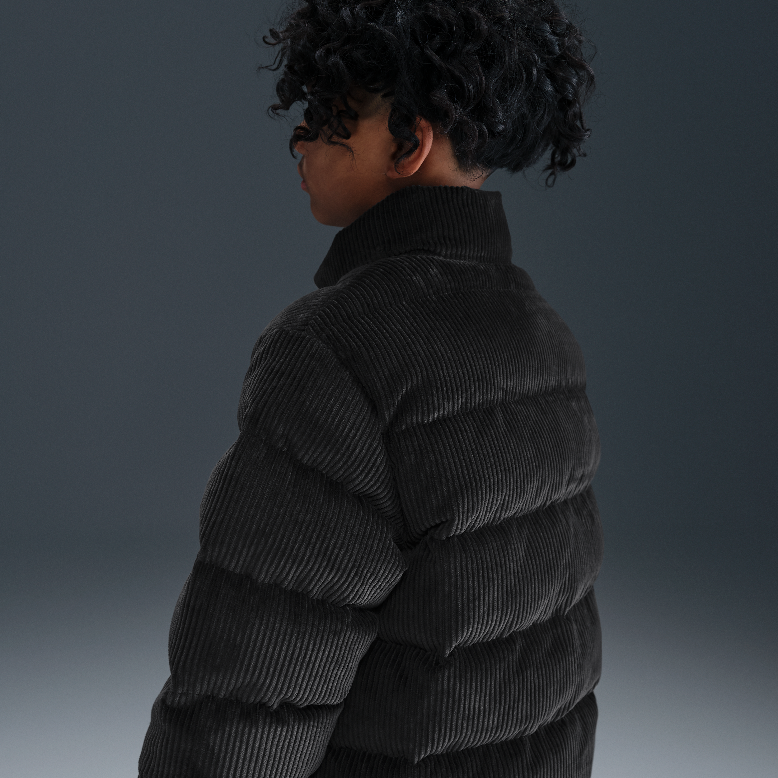 Thumbnail - Nike All Day Play Therma-FIT-Puffer-Jacke mit weiter Passform (ältere Kinder) - Schwarz