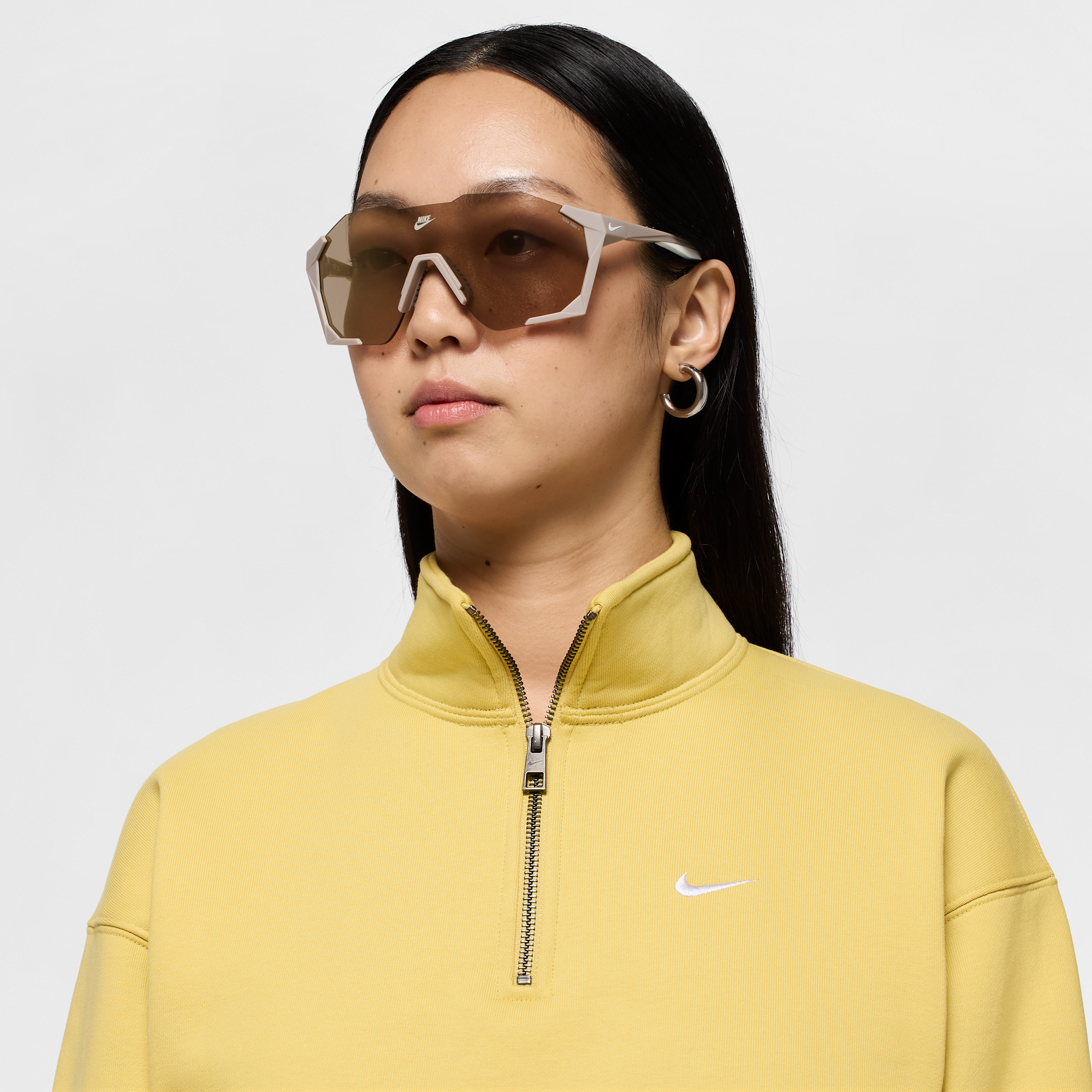 Nike Charged Shield zonnebril Grijs