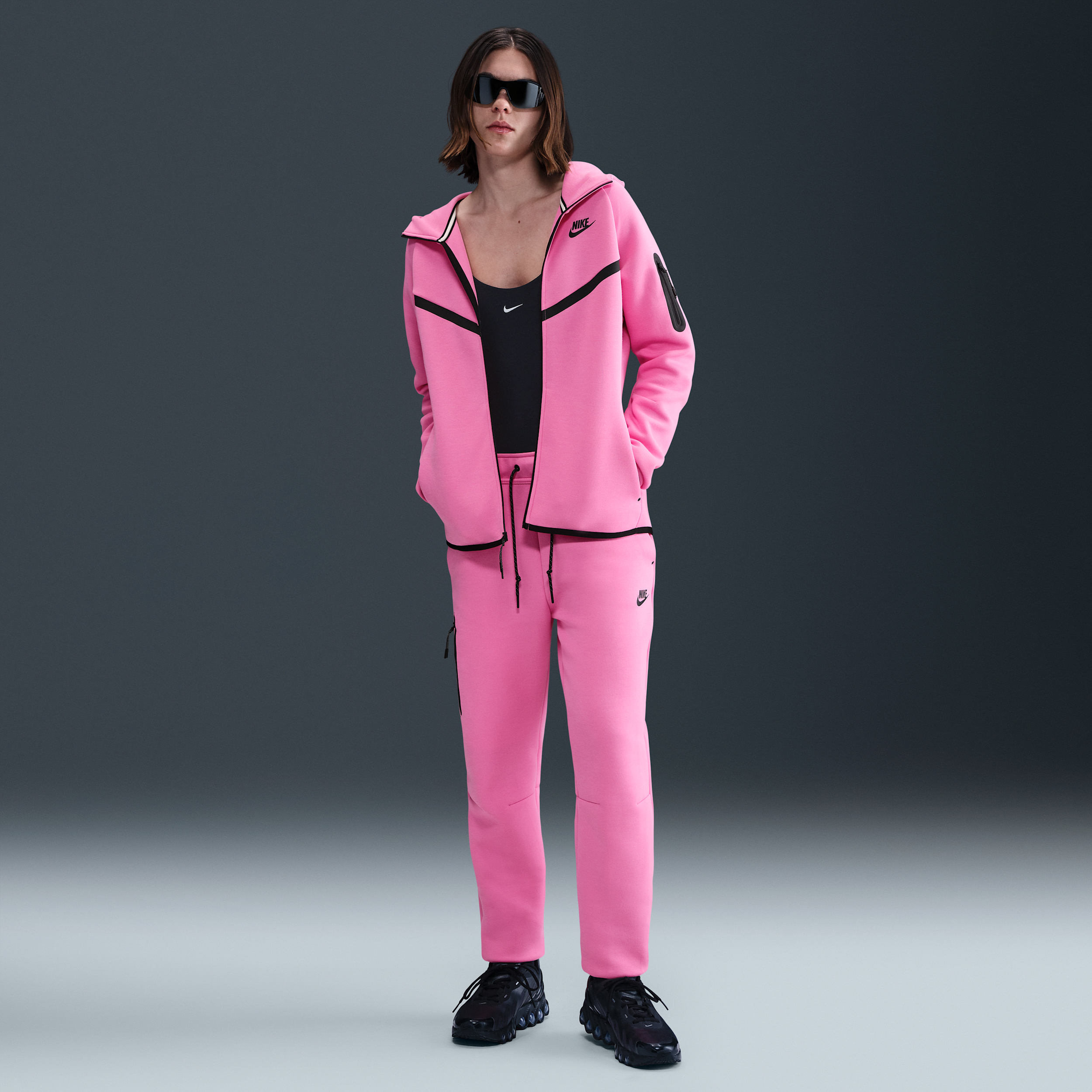 Thumbnail - Nike Sportswear Tech Fleece Jogginghose mit mittelhohem Bund für Damen - Pink