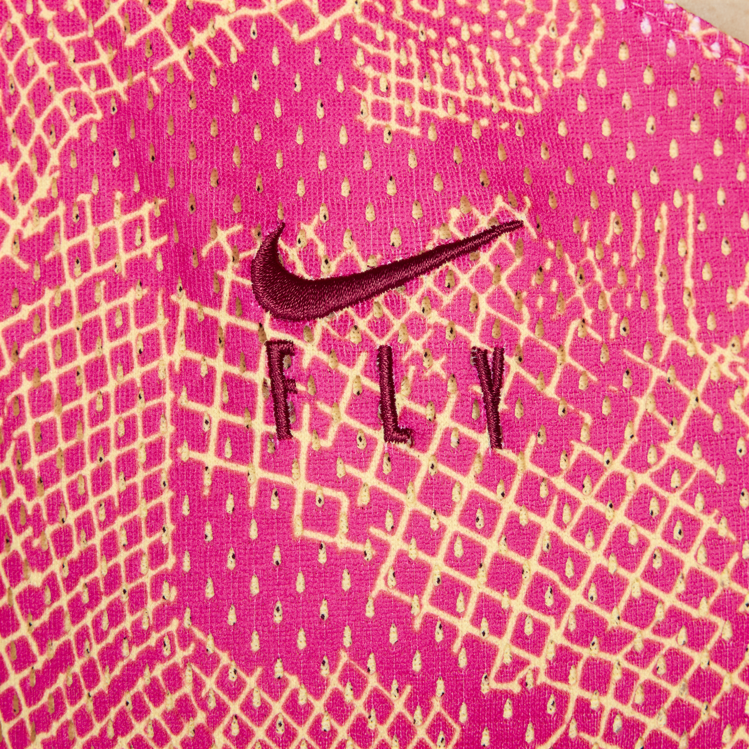 Nike Swoosh Fly Dri-FIT omkeerbare basketbaltanktop voor dames Geel