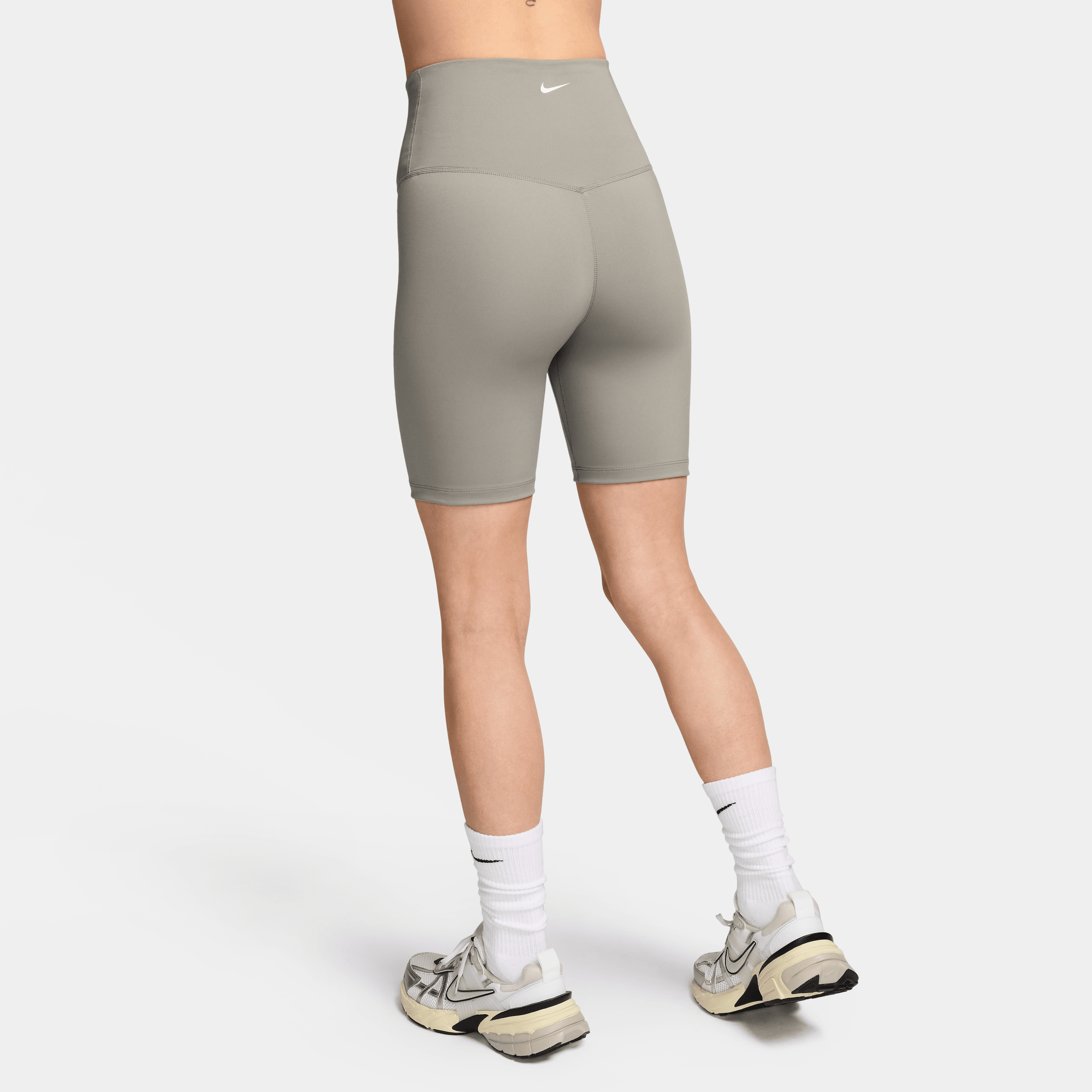 Nike One bikeshorts met hoge taille voor dames (18 cm) Grijs