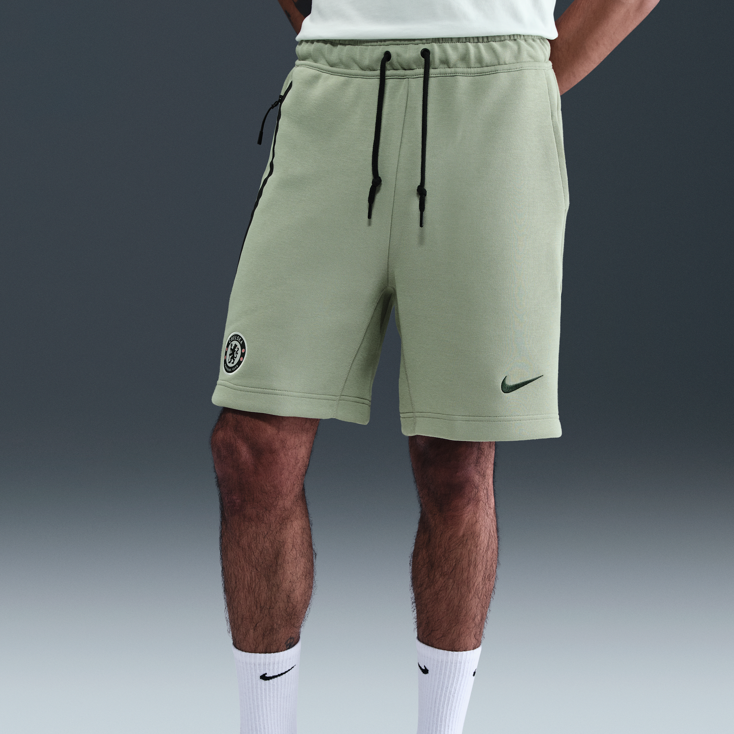 Thumbnail - FC Chelsea Tech Nike Fleece-Fußballshorts (Herren) - Grün
