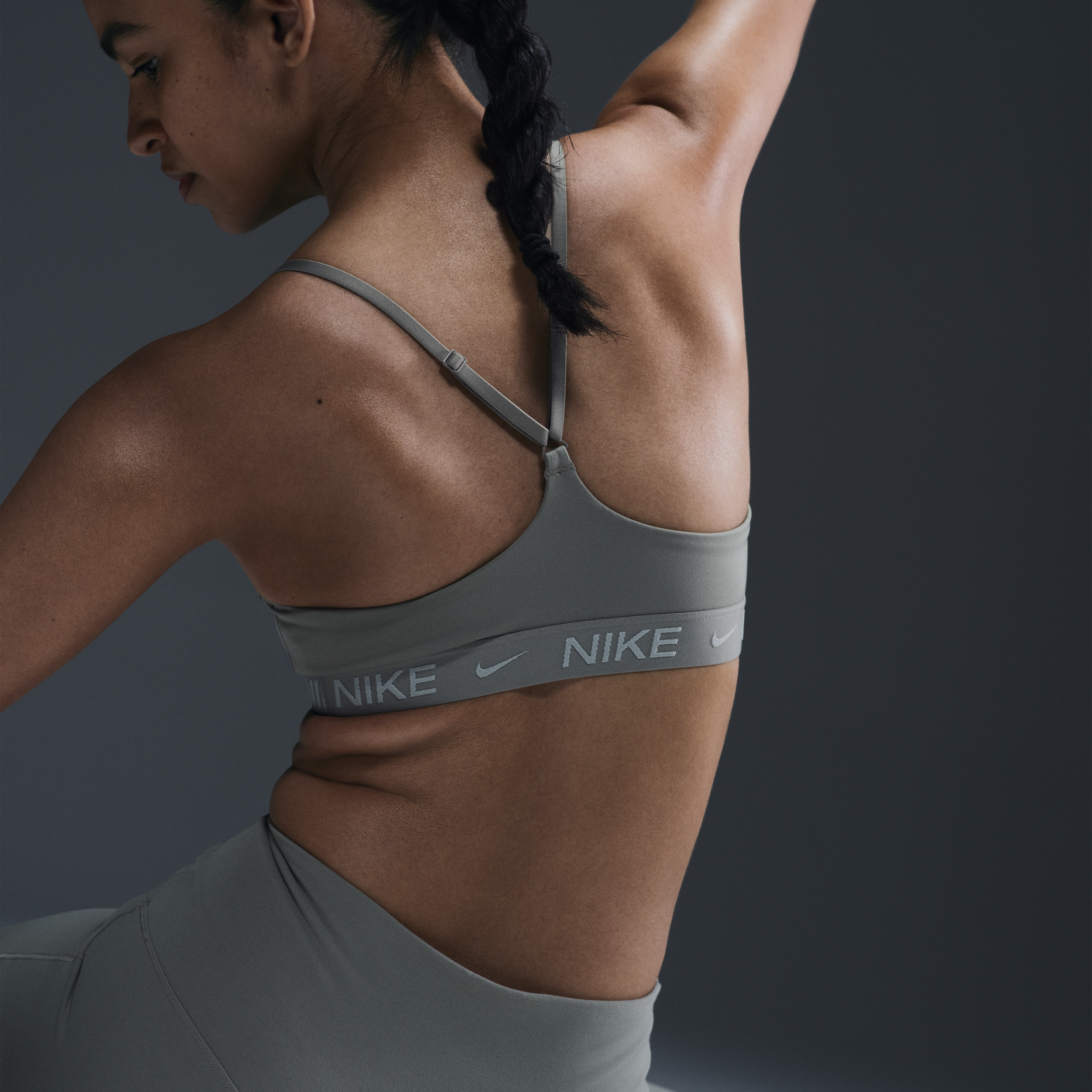 Brassière de sport réglable rembourrée à maintien léger Nike Indy pour femme - Vert