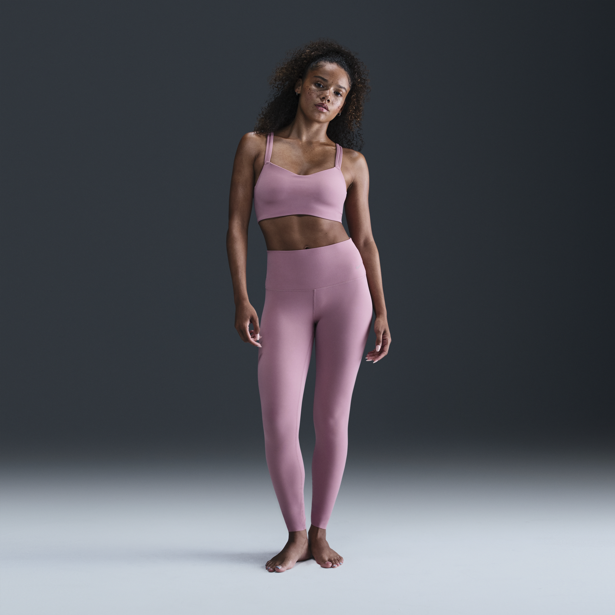 Brassière de sport rembourrée à maintien léger Nike Zenvy Strappy pour femme - Pourpre
