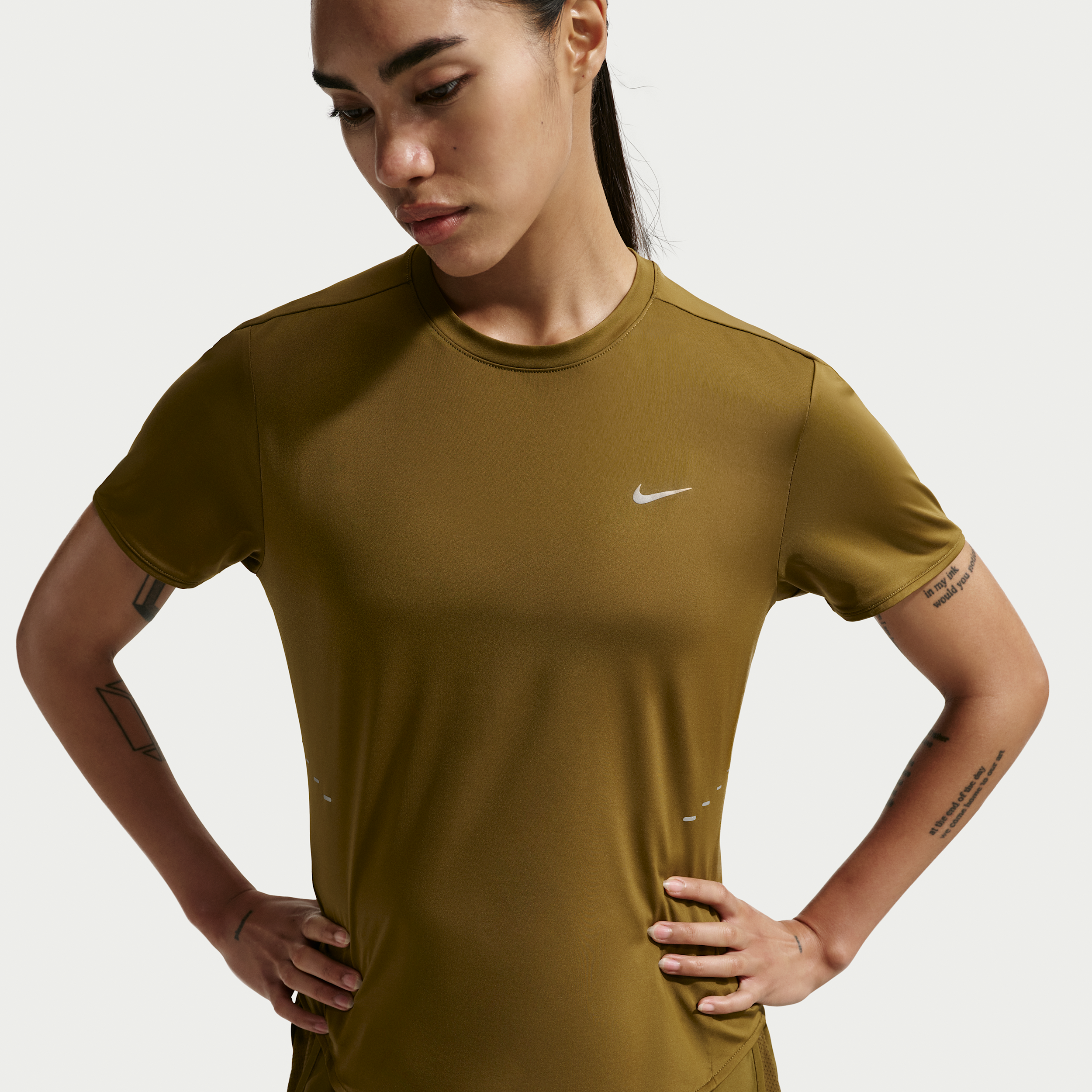 Nike Swift Dri-FIT hardlooptop met korte mouwen voor dames - Bruin