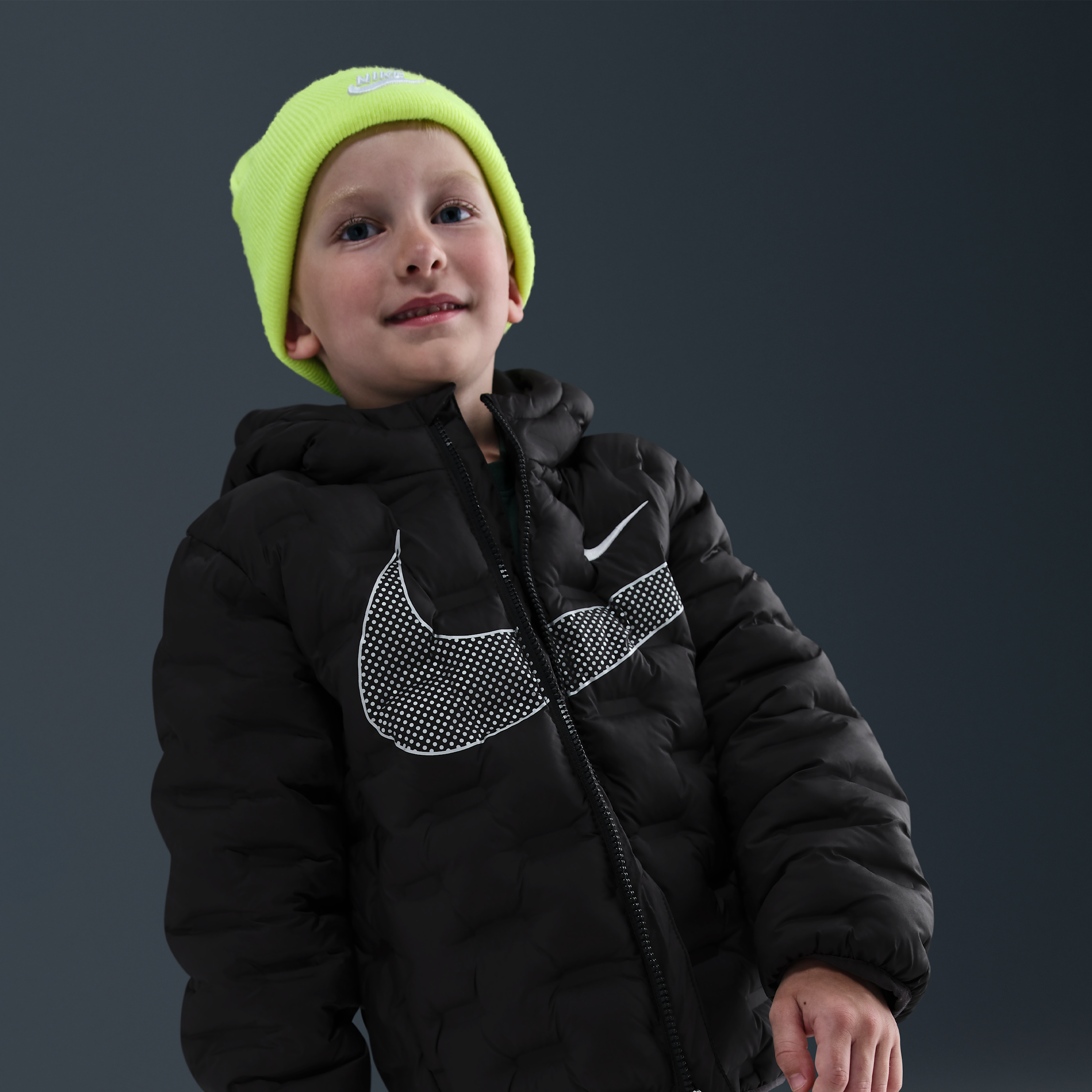 Thumbnail - Nike nahtlose, gesteppte Puffer-Jacke (jüngere Kinder) - Schwarz