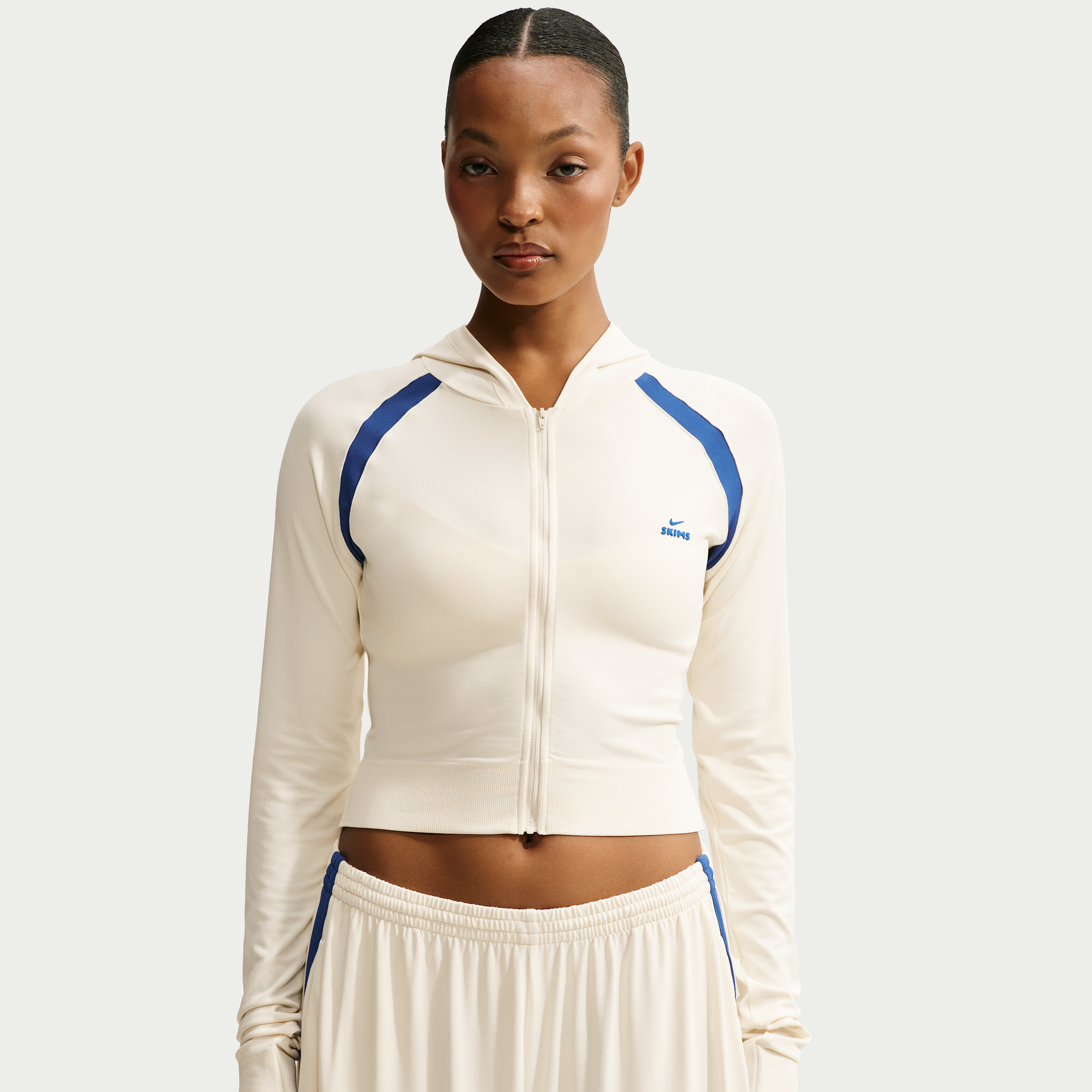 NikeSKIMS Stretch Knit Baby-hættetrøje med fuld lynlås til kvinder - hvid