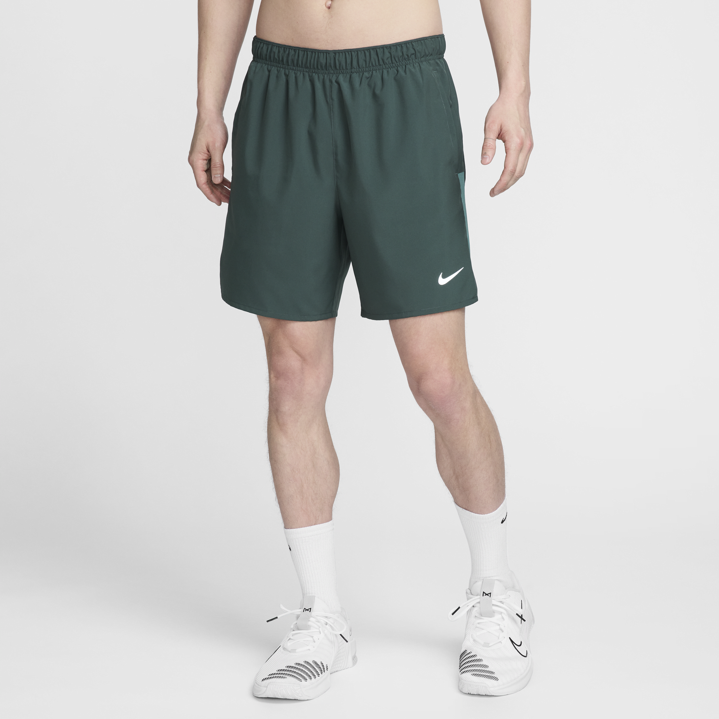 Nike Challenger Dri-FIT 2-in-1 hardloopshorts voor heren (18 cm) Groen