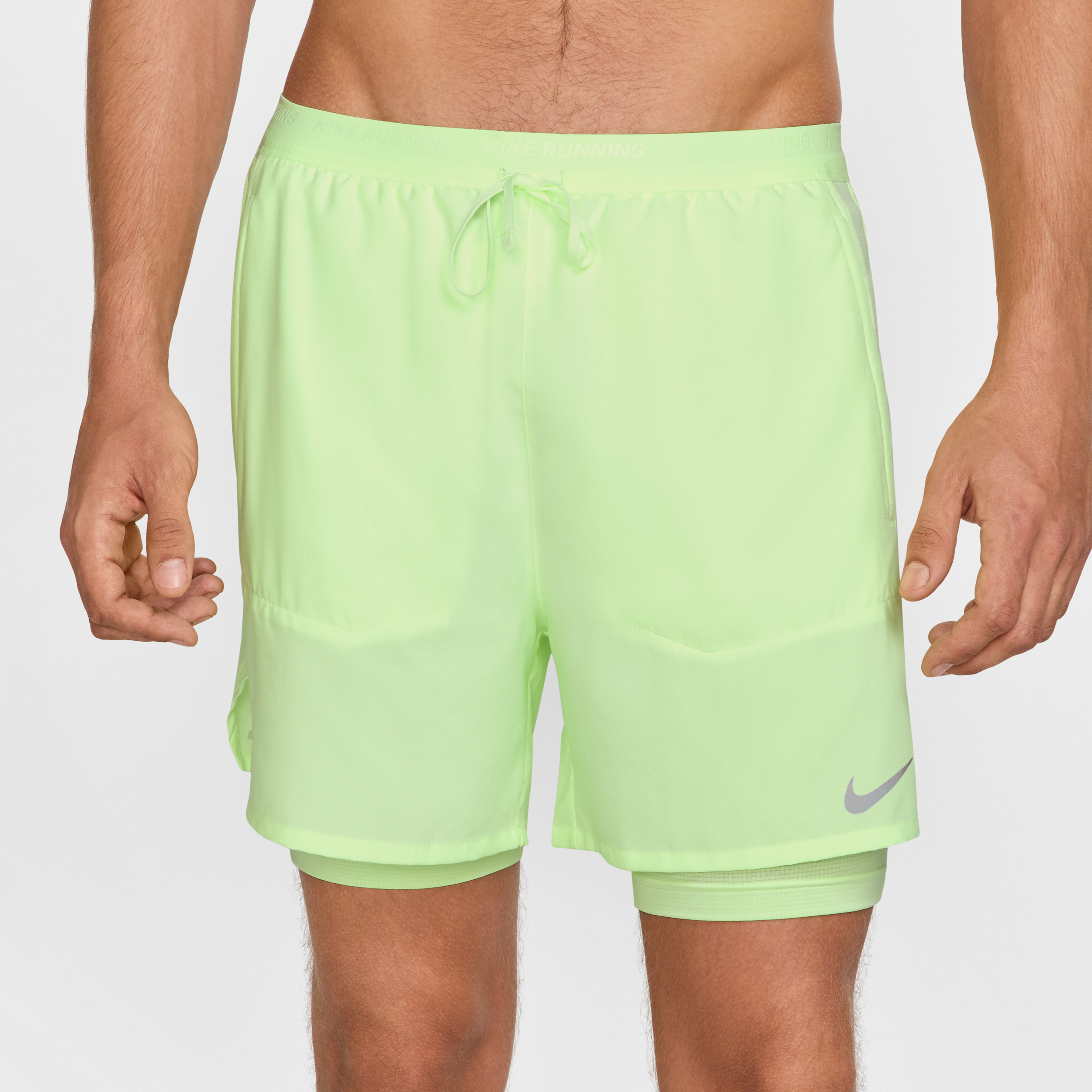 Short de running hybride Dri-FIT Nike Stride 13 cm pour homme - Jaune