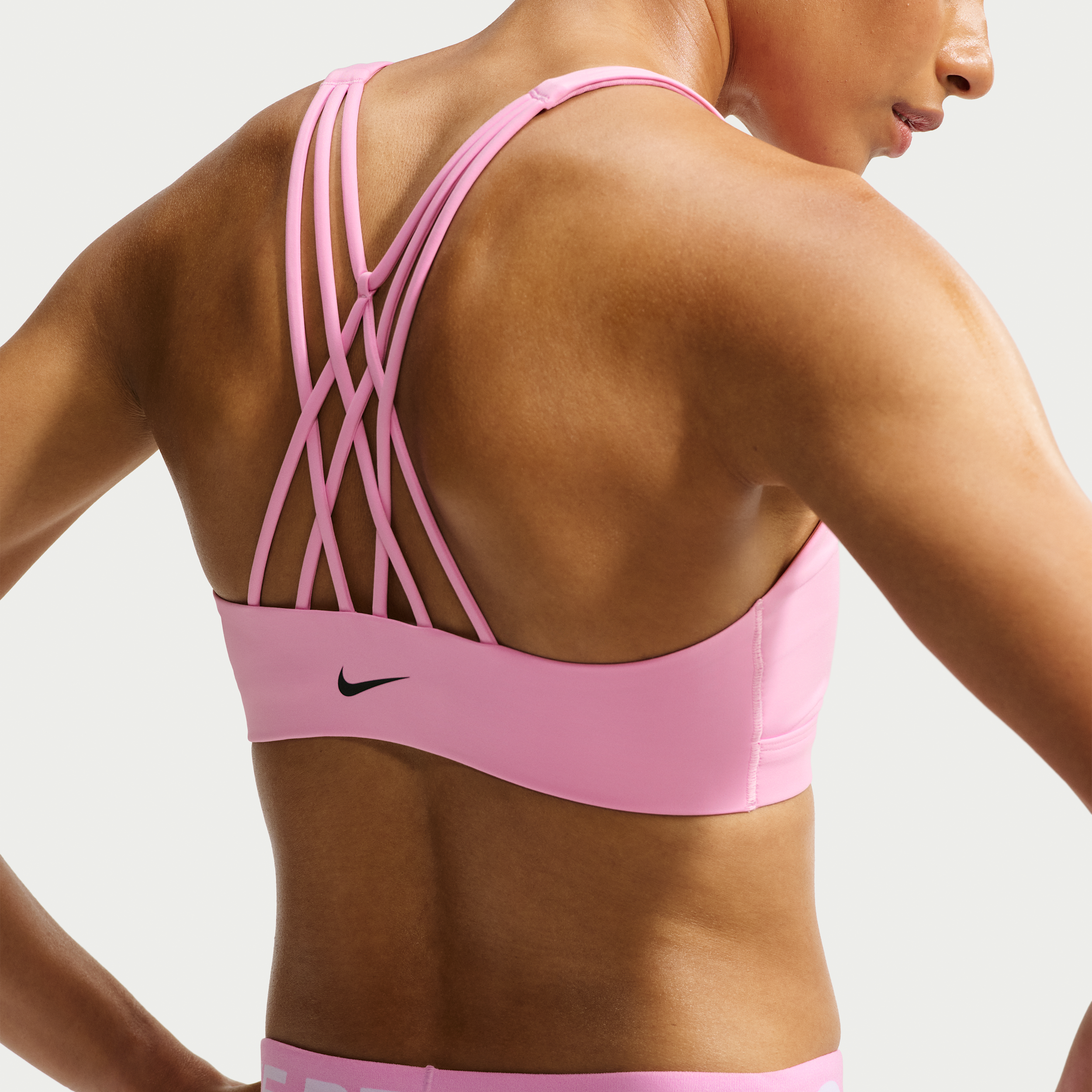 Nike Indy Strappy-sports-bh med let støtte til kvinder - Pink
