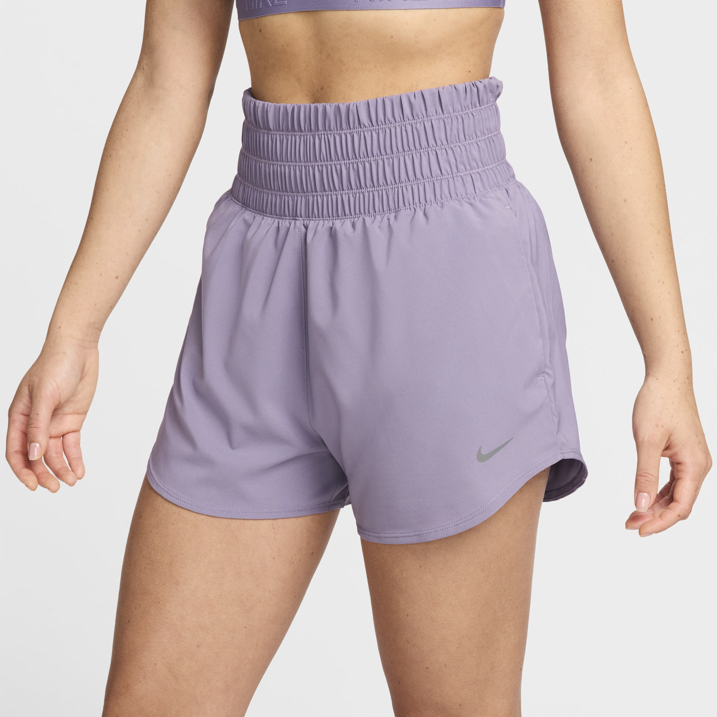 Nike One Dri-FIT damesshorts met ultrahoge taille en binnenbroekje (8 cm) Paars