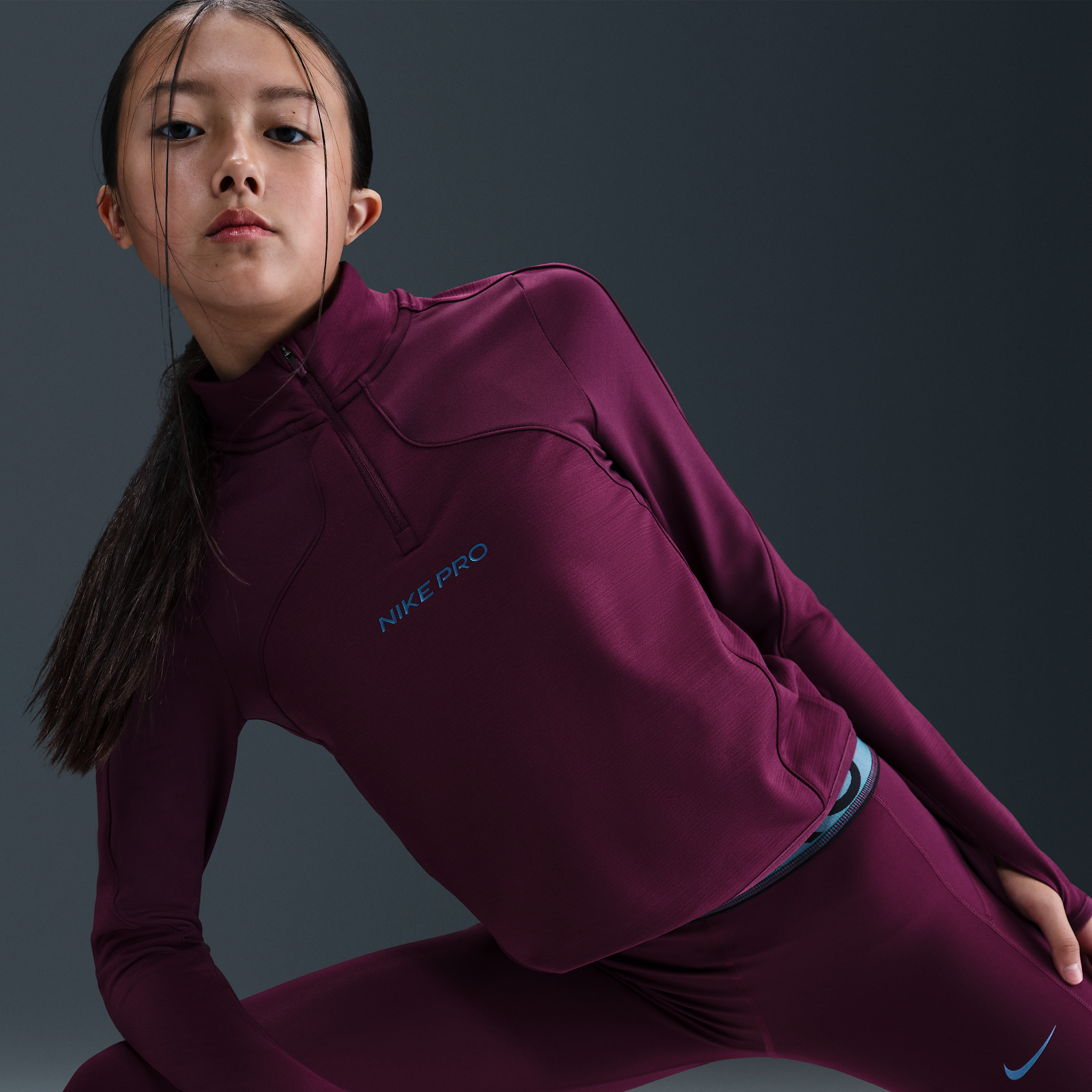 Thumbnail - Nike Pro Therma-FIT-Longsleeve mit Halbreißverschluss (ältere Kinder, Mädchen) - Rot
