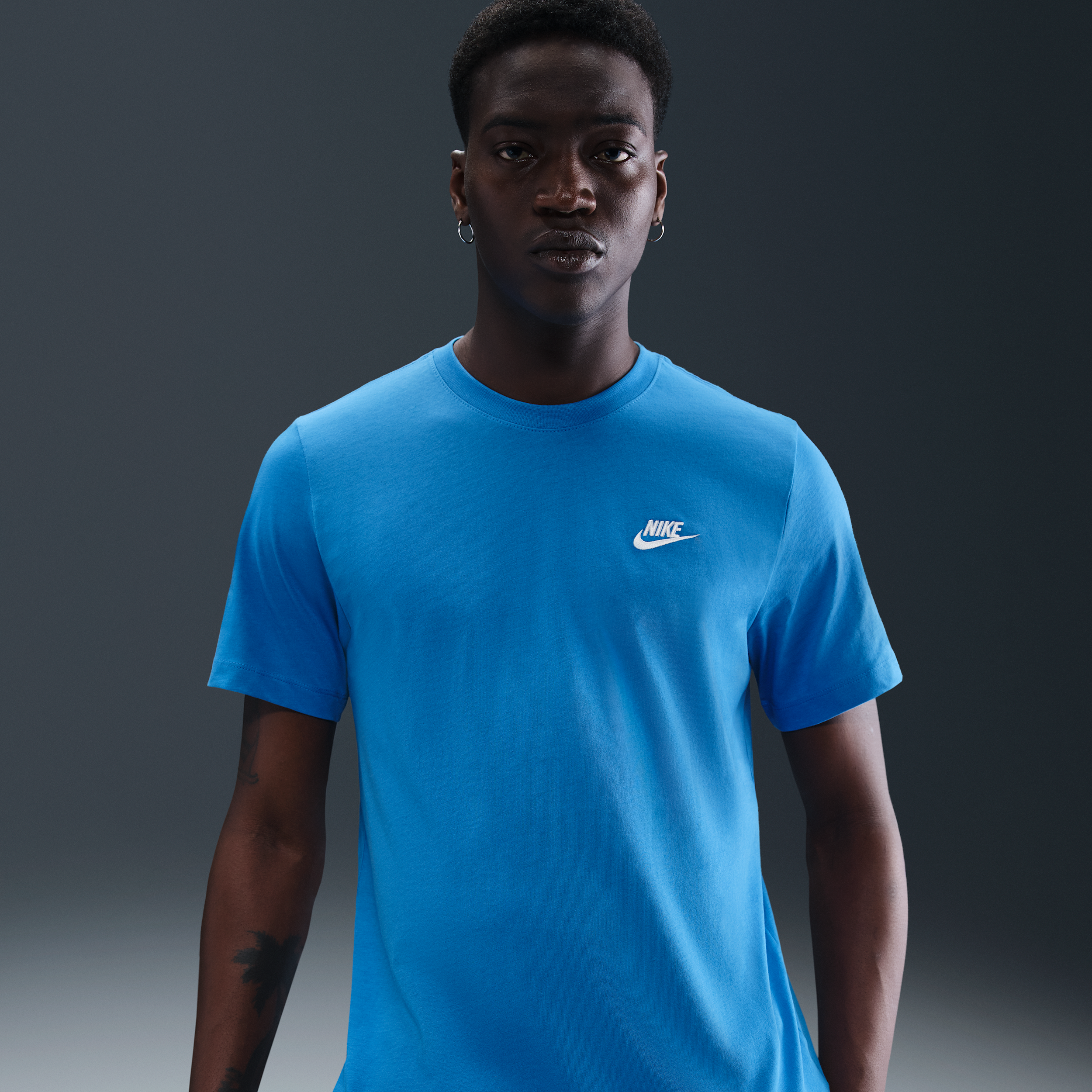 Thumbnail - Nike Club Herren-T-Shirt - Blau