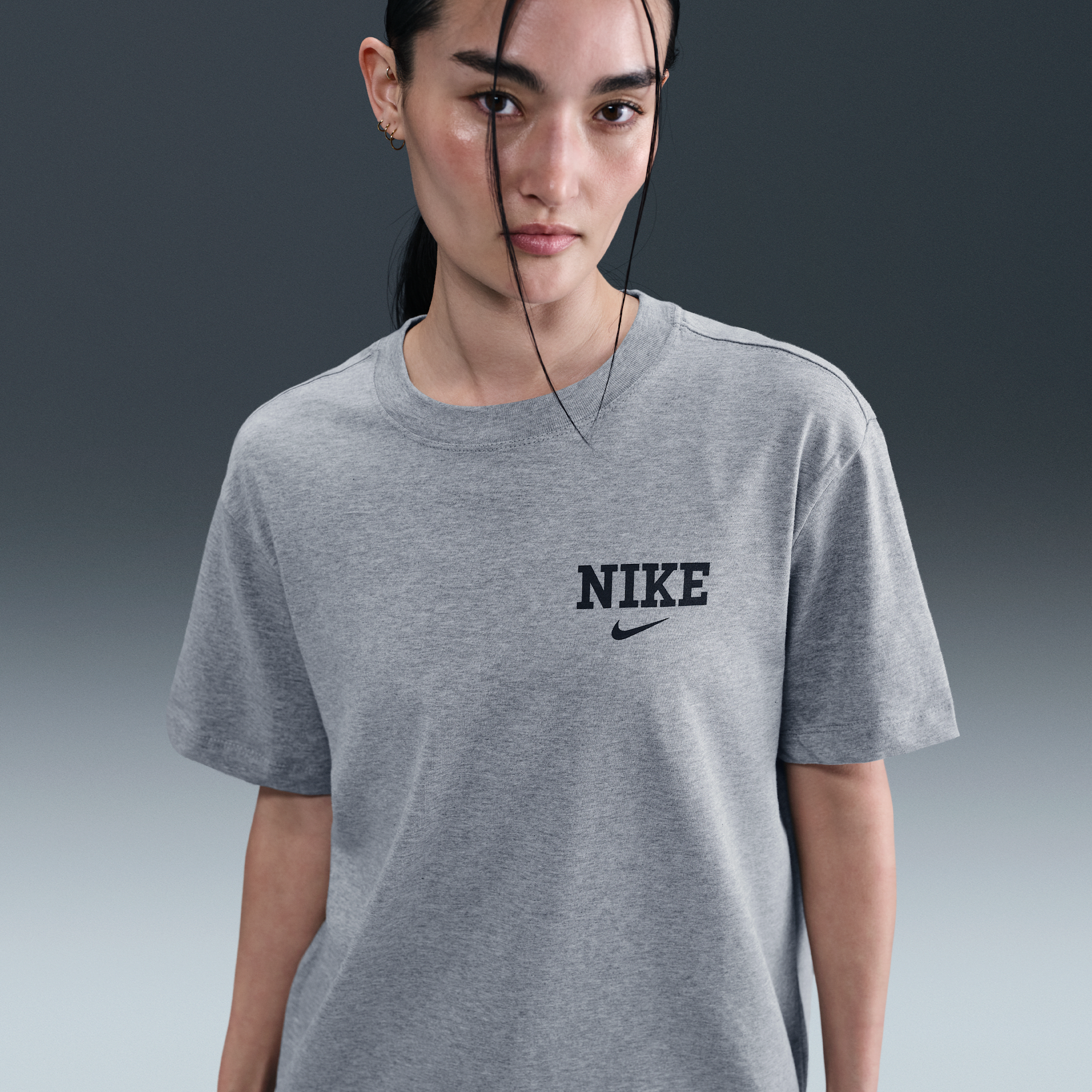 Thumbnail - Nike Sportswear T-Shirt (Damen) - Grau