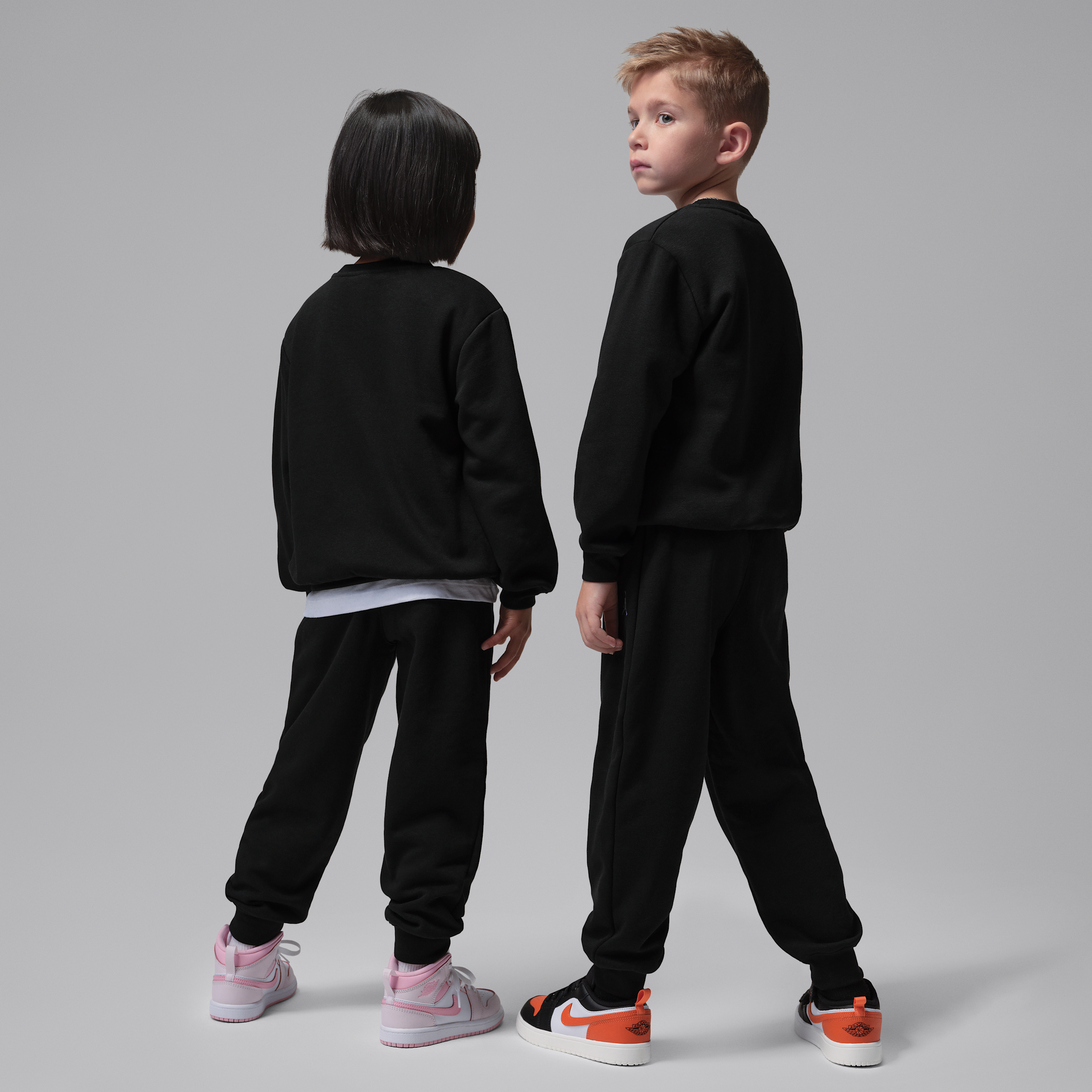 Thumbnail - Jordan Brooklyn Fleece zweiteiliges Set mit Rundhalsshirt (jüngere Kinder) - Schwarz