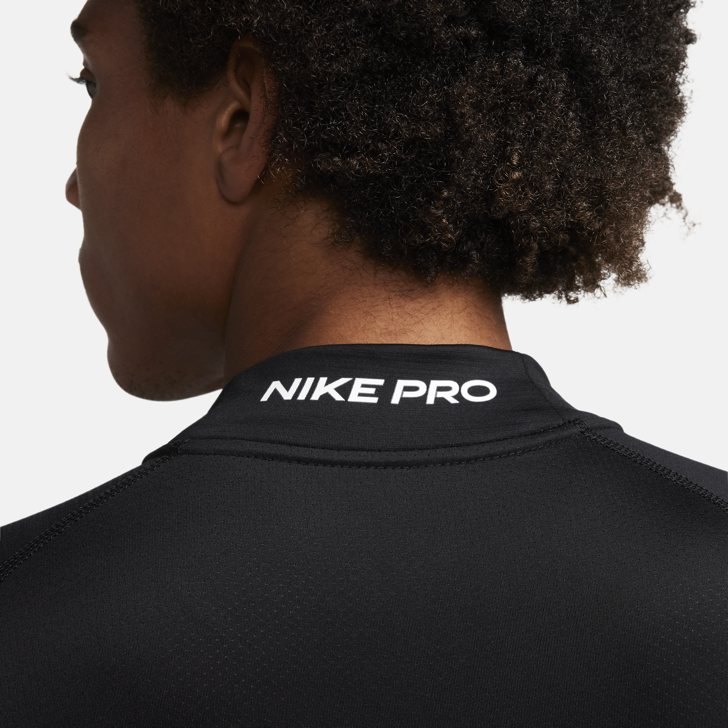 Nike Pro Dri-FIT warme fitnesstop met opstaande kraag en lange mouwen voor heren Zwart