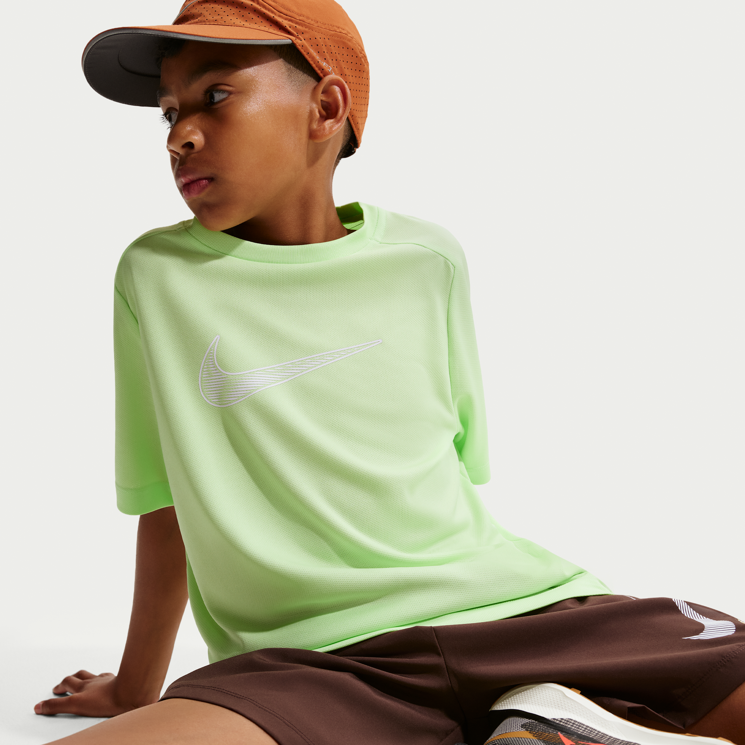 Thumbnail - Nike Multi Dri-FIT Kurzarm-Trainingsoberteil (ältere Kinder, Jungen) - Grün