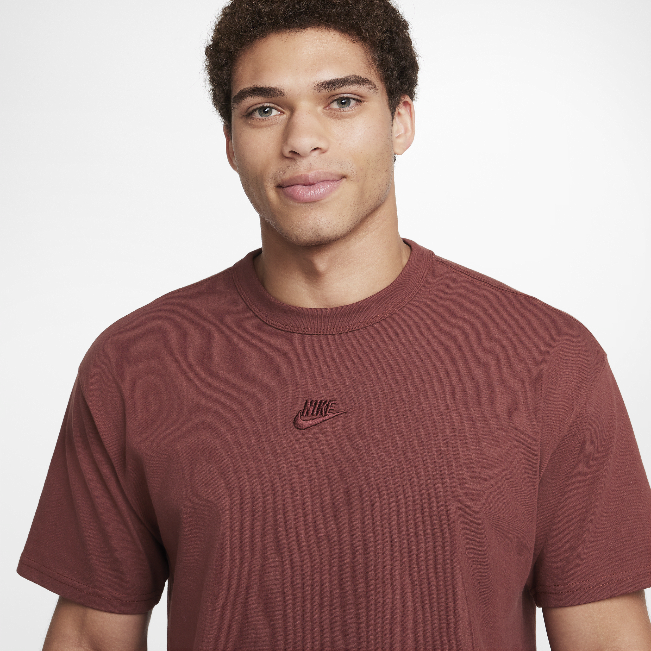 Tee-shirt Nike Sportswear Premium Essentials pour Homme - Marron