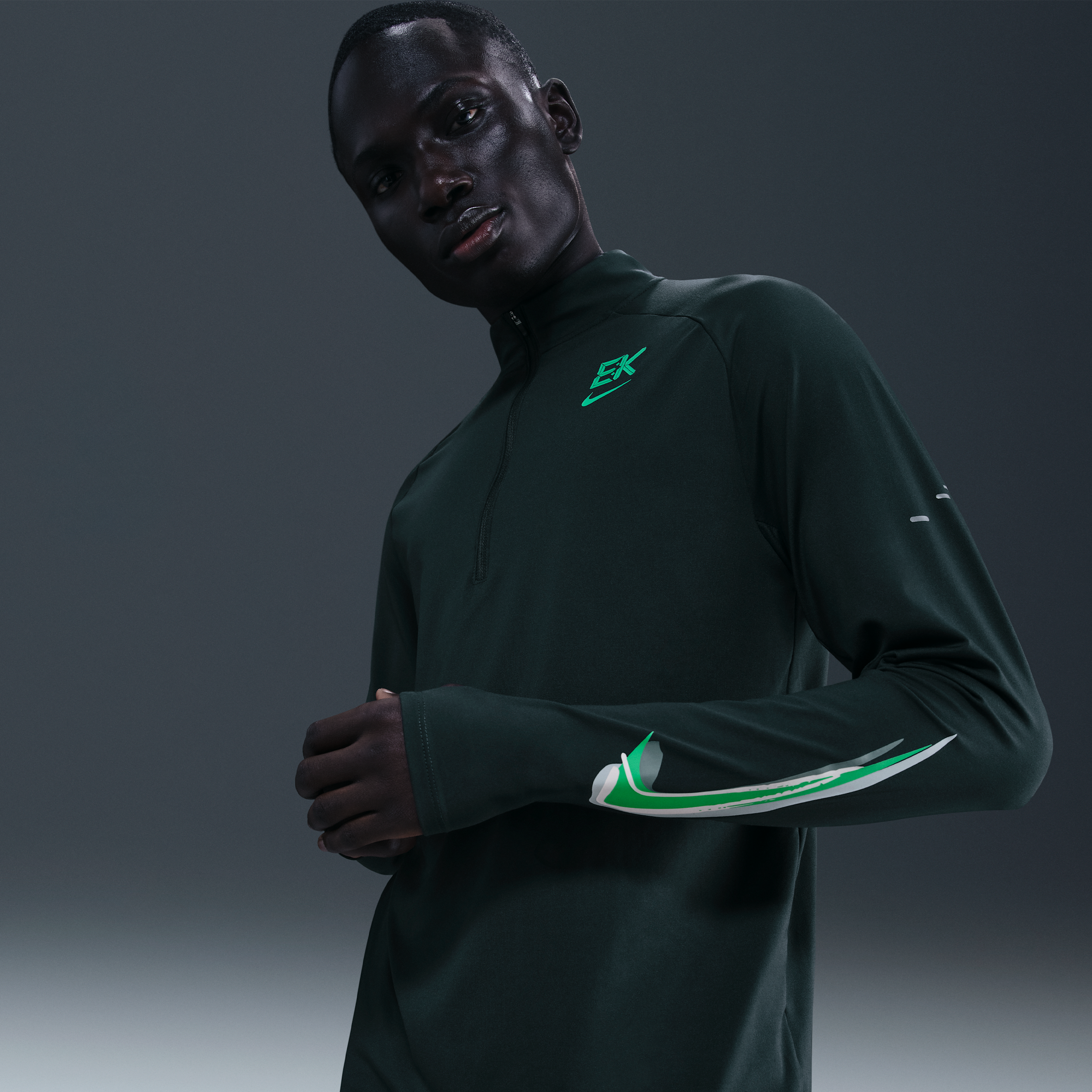Thumbnail - Nike Stride "Eliud Kipchoge" Dri-FIT Laufoberteil mit Viertelreißverschluss (Herren) - Grün