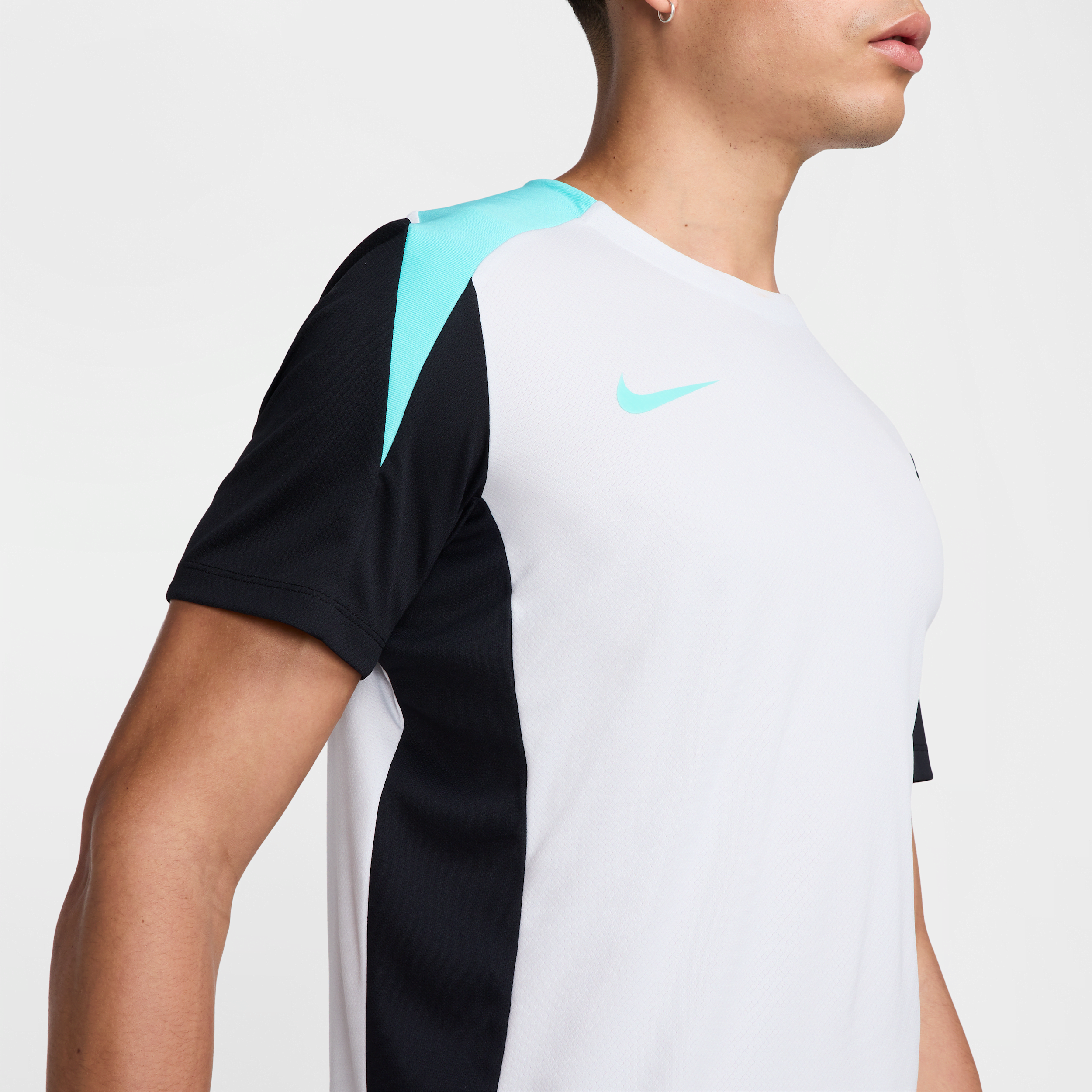 Haut de foot à manches courtes Dri-FIT Nike Strike pour homme - Gris