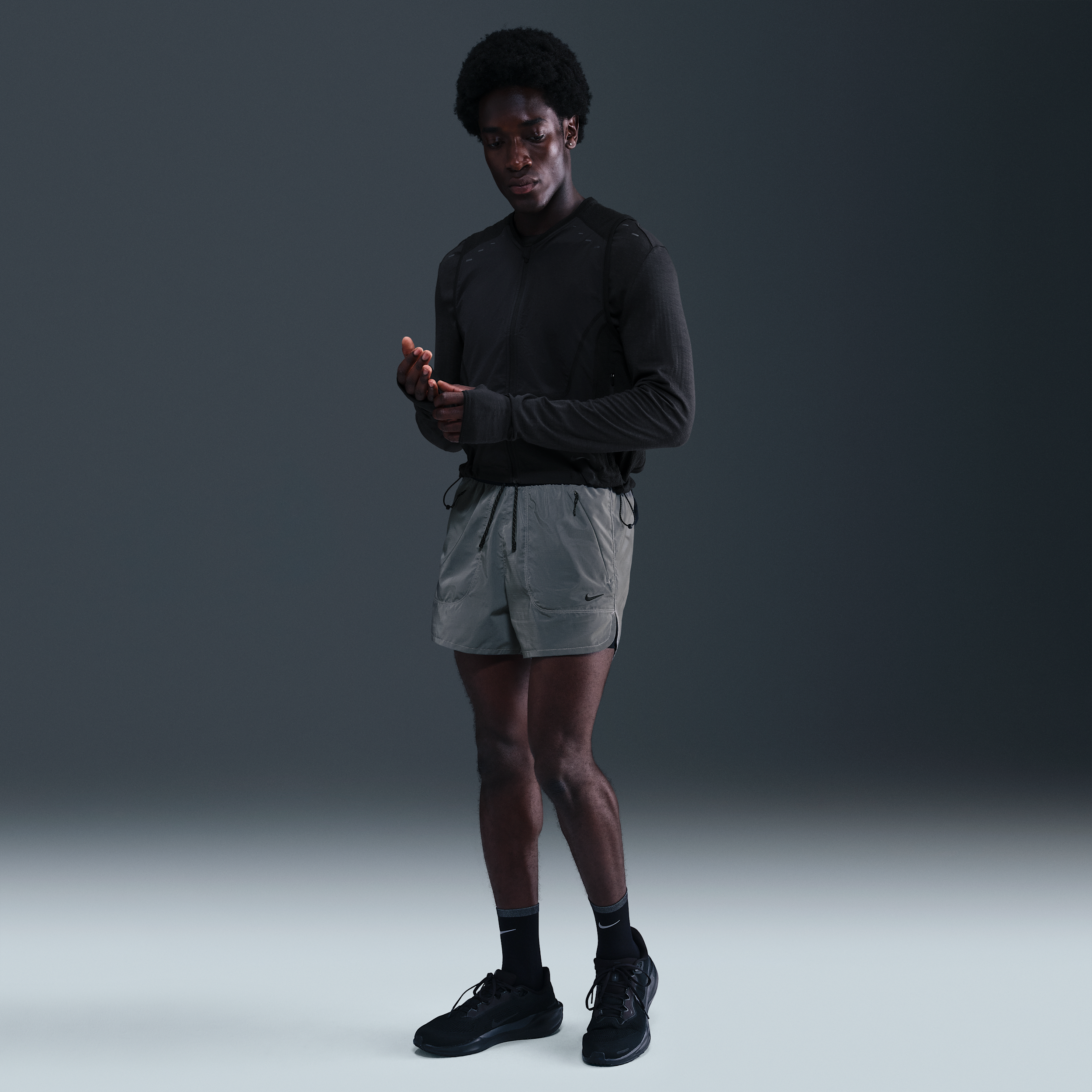 Thumbnail - Nike reflektierende 2-in-1-Laufshorts (ca. 10 cm, Herren) - Schwarz