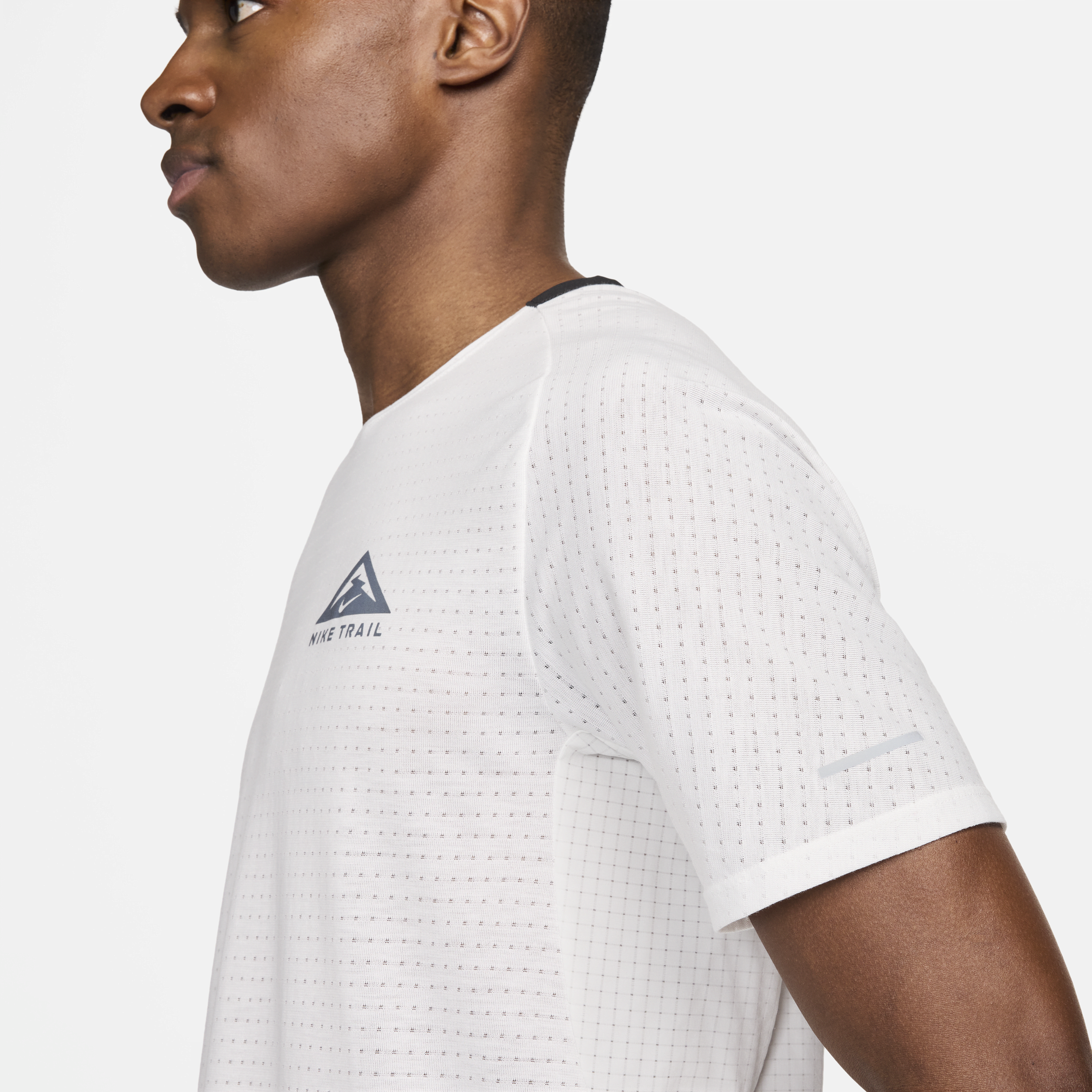 Haut de running Dri-FIT à manches courtes Nike Trail Solar Chase pour homme - Blanc