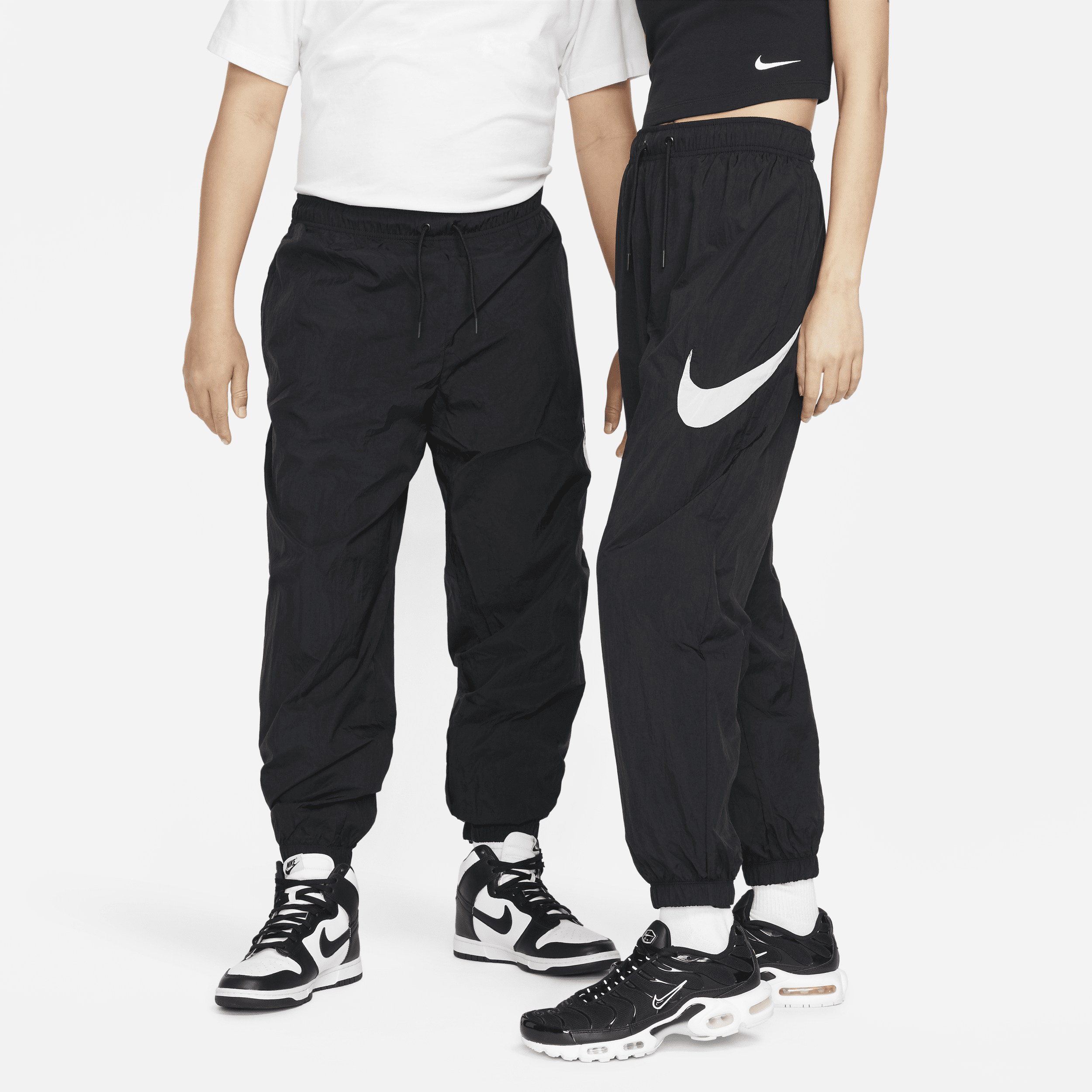 Image of Nike Sportswear Essential Damesbroek met halfhoge taille - Zwart