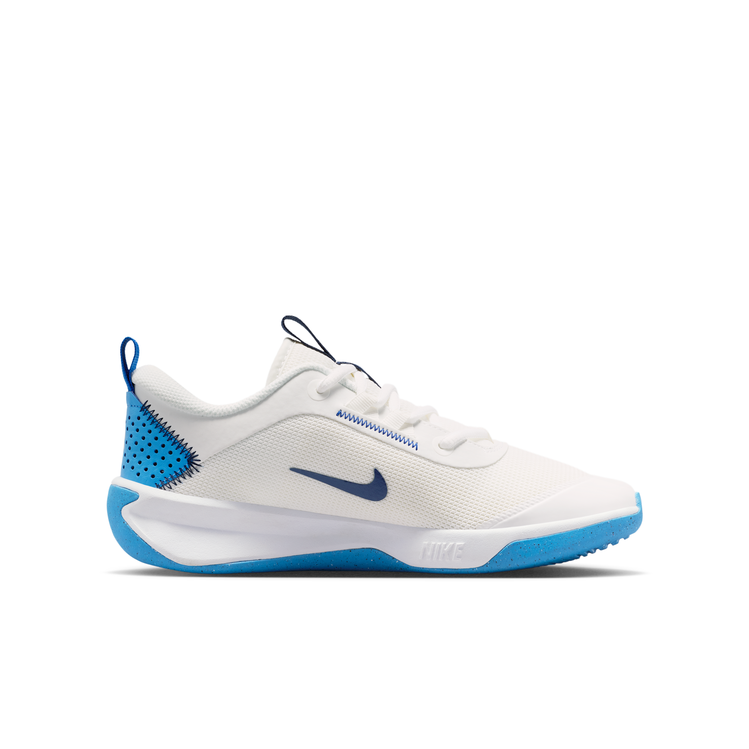 Nike Omni Multi-Court-sko til større børn (indendørs/bane) - hvid - DM9027-108
