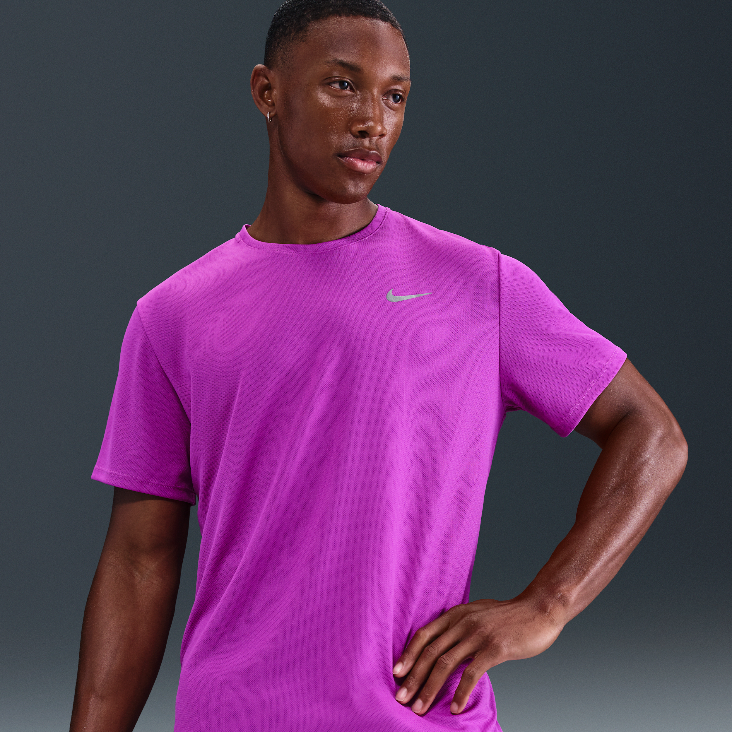 Thumbnail - Nike Miler Nike Dri-FIT UV Kurzarm-Laufoberteil für Herren - Lila