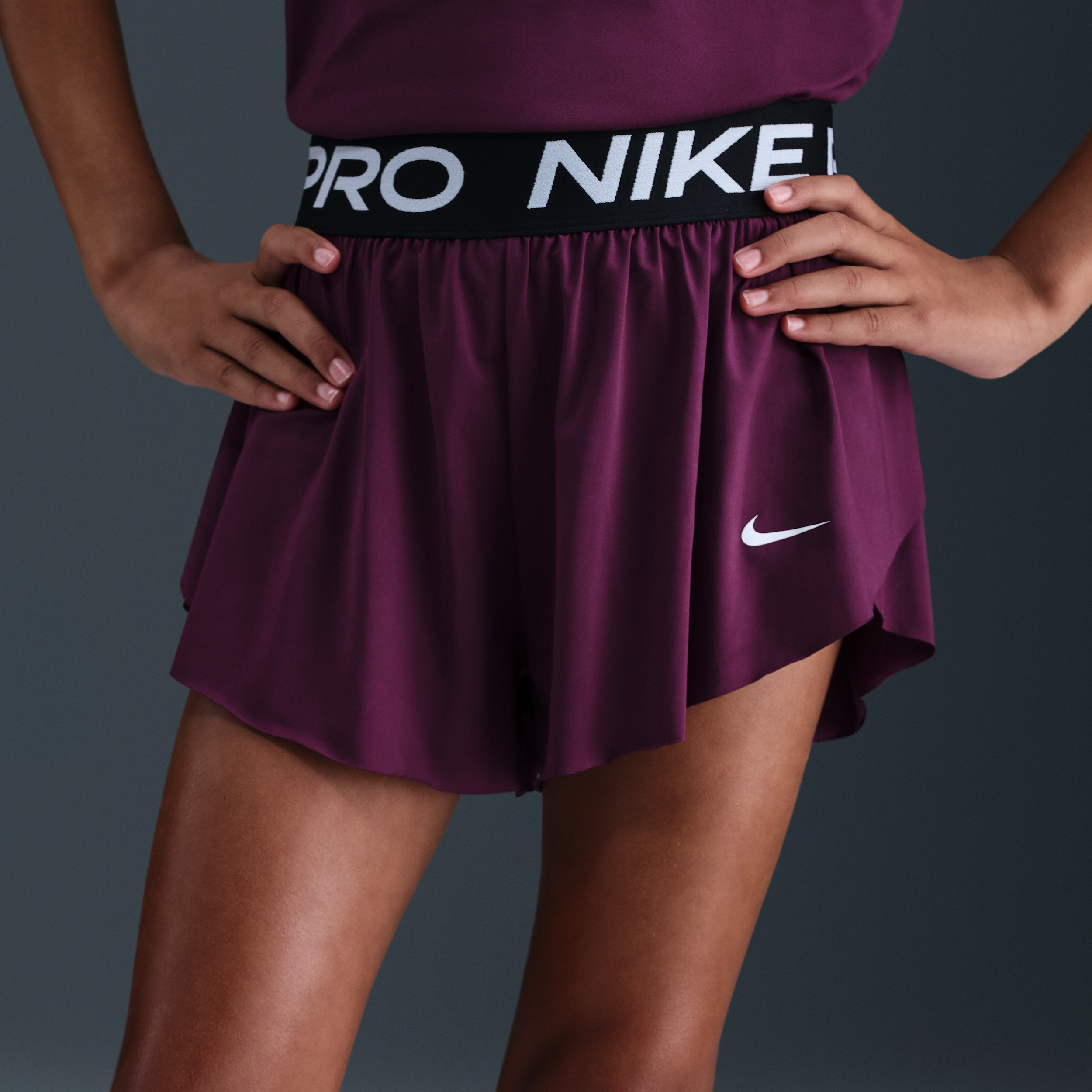 Thumbnail - Nike Pro Dri-FIT 2-in-1-Shorts (ältere Kinder, Mädchen) - Rot